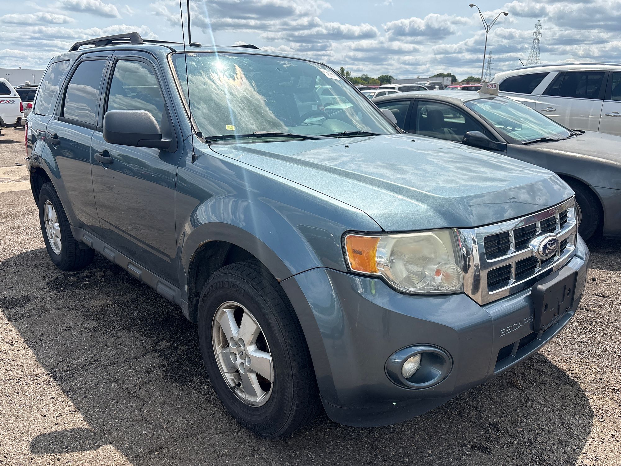 2011 FORD ESCAPE - Image 2