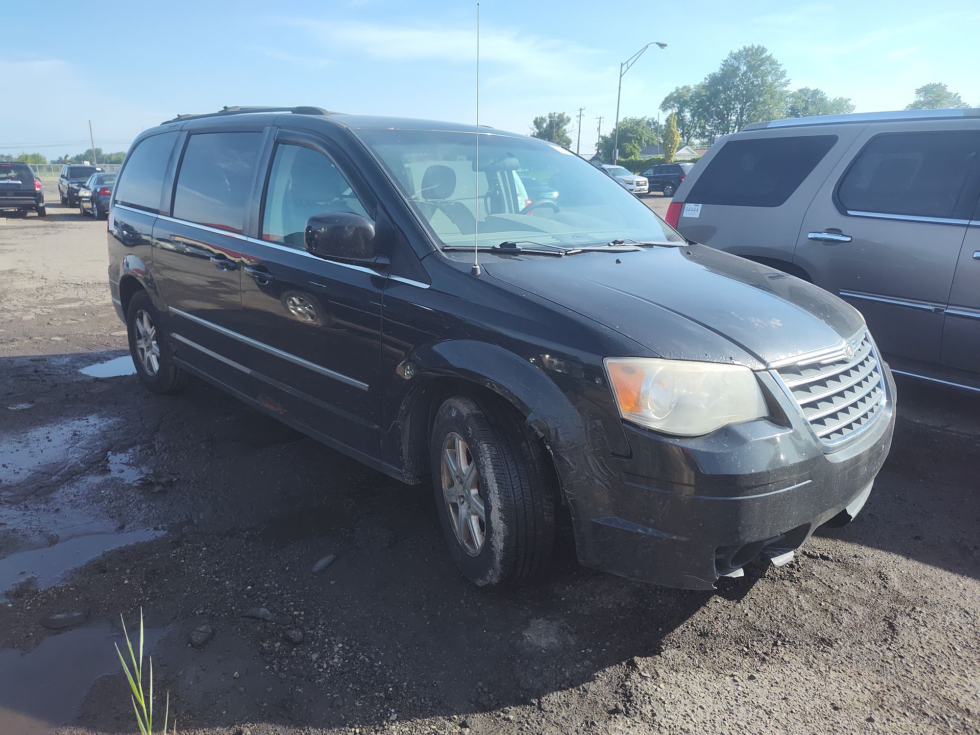 2009 CHRYSLER TOWN COUNTRY - Image 2
