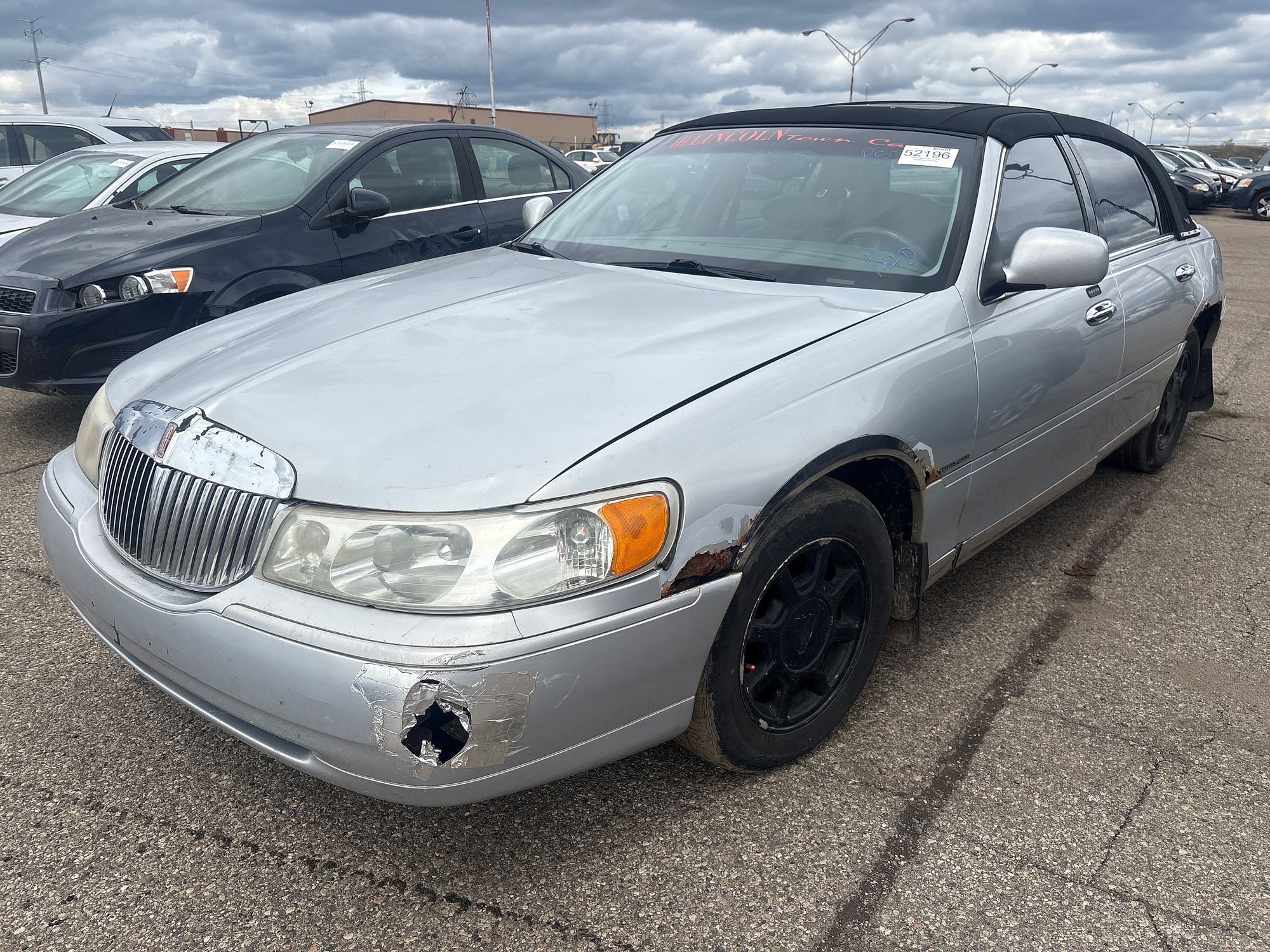 2000 LINCOLN TOWN CAR - Image 1