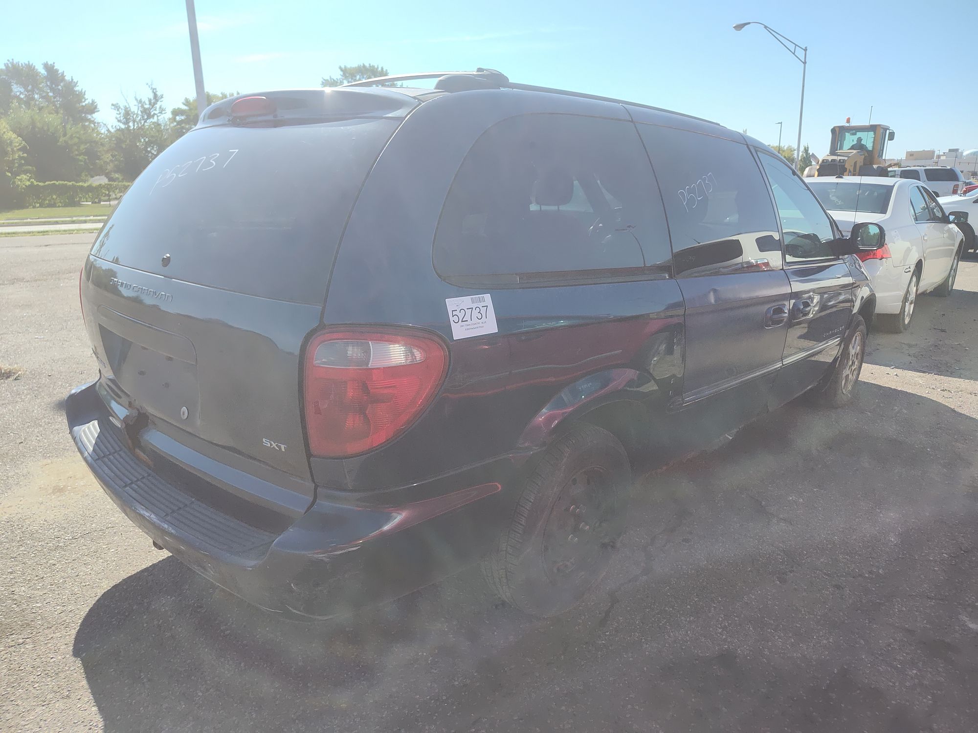2001 CHRYSLER TOWN COUNTRY - Image 3