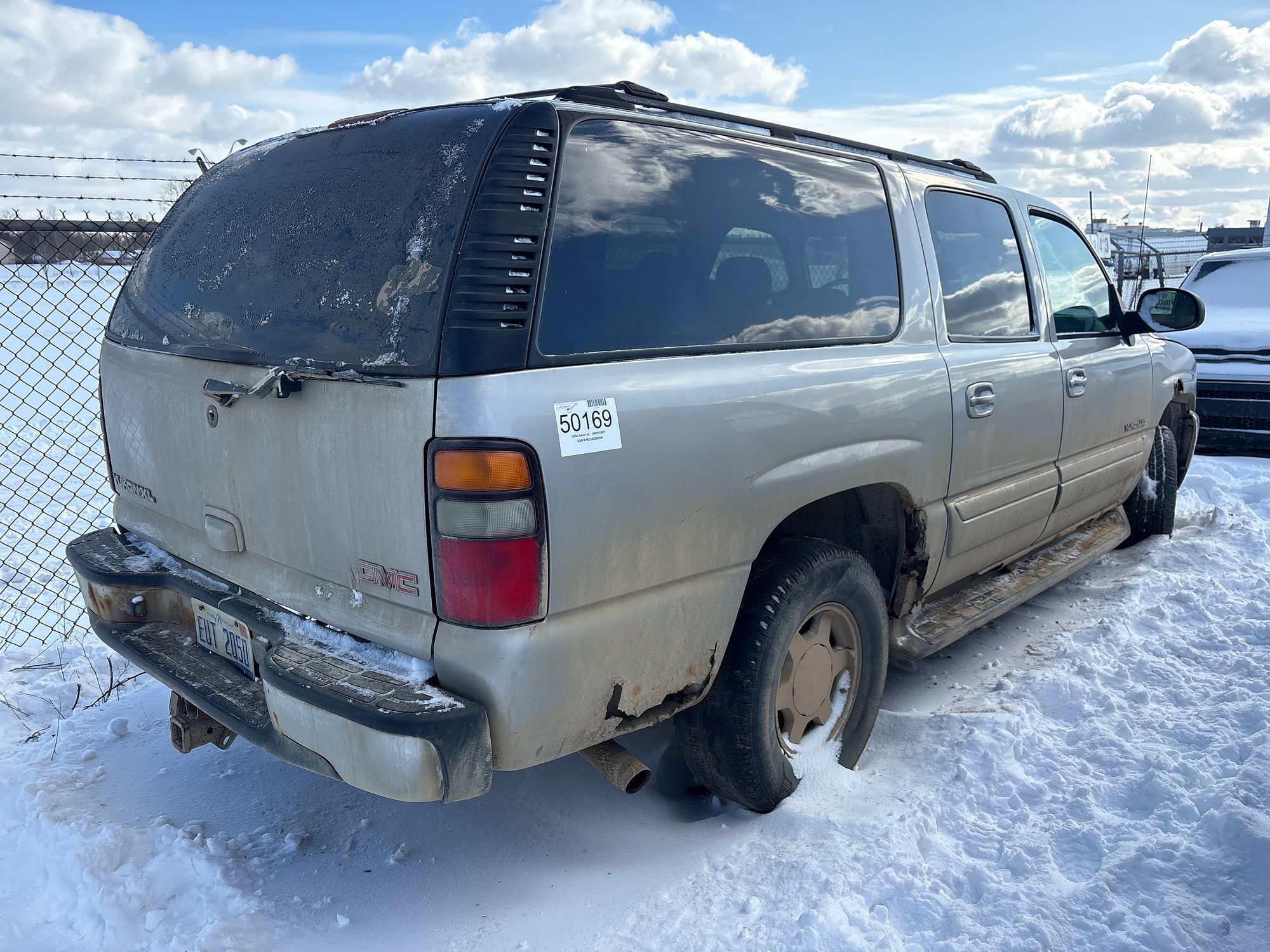 2004 GMC YUKON XL 1500 - Image 3