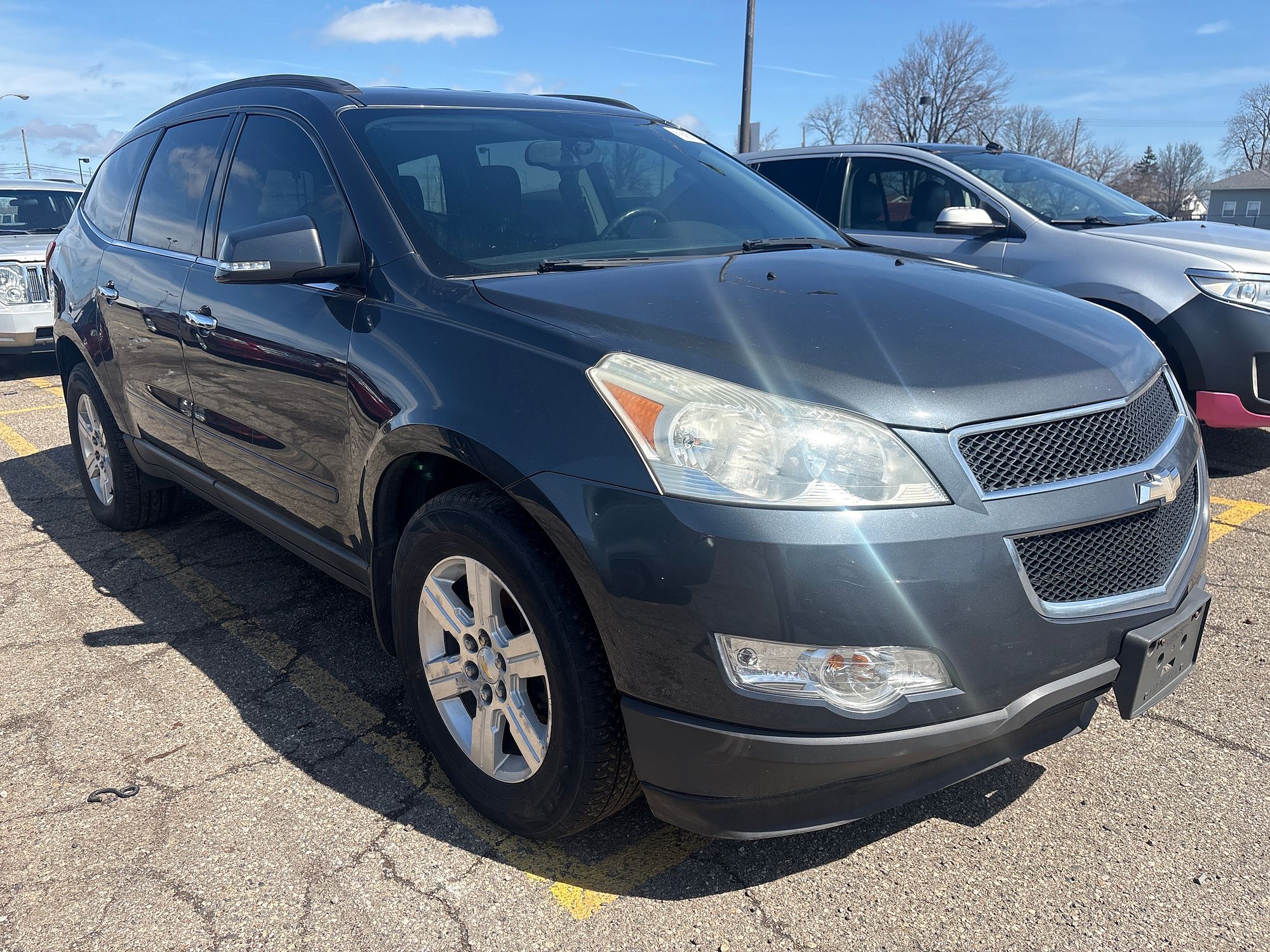2011 CHEVROLET TRAVERSE - Image 2