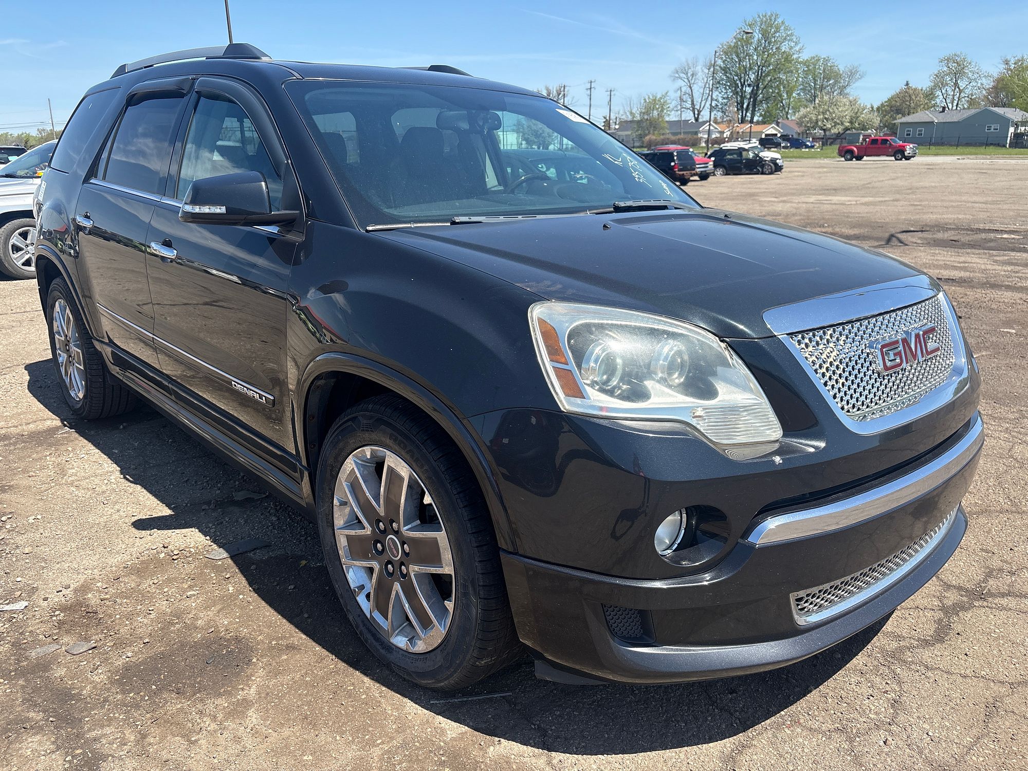 2011 GMC ACADIA - Image 2