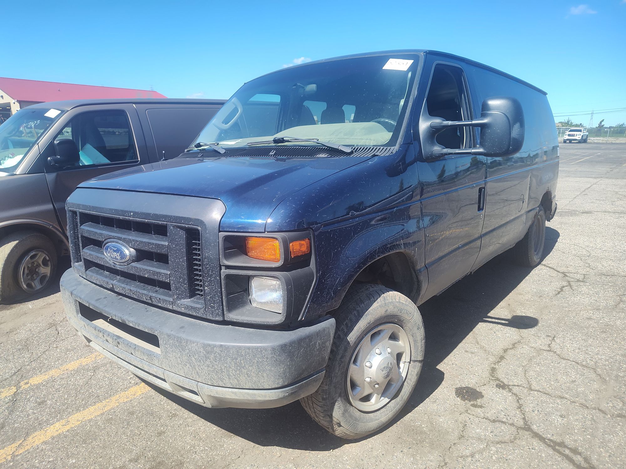 2010 FORD E150 - Image 1