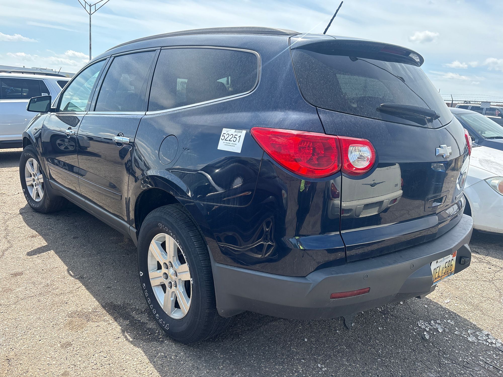 2011 CHEVROLET TRAVERSE - Image 4