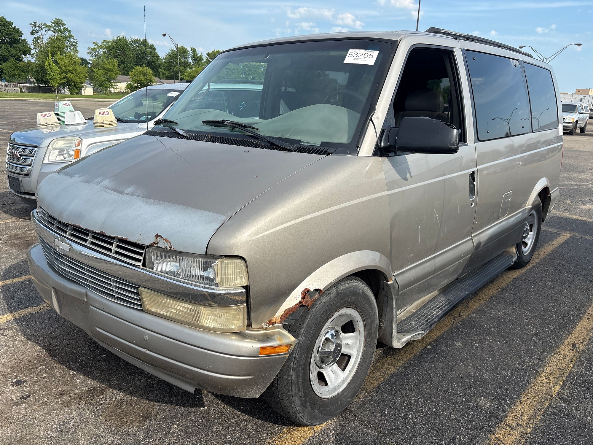 2001 CHEVROLET ASTRO - Image 1