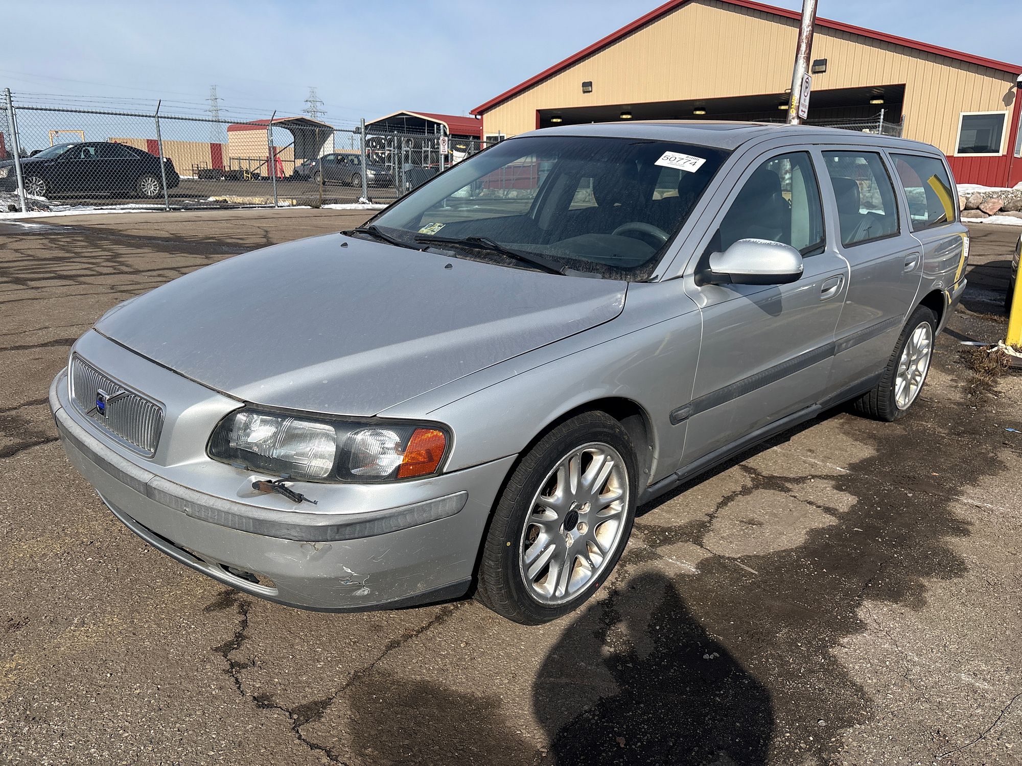2002 VOLVO V70 - Image 1