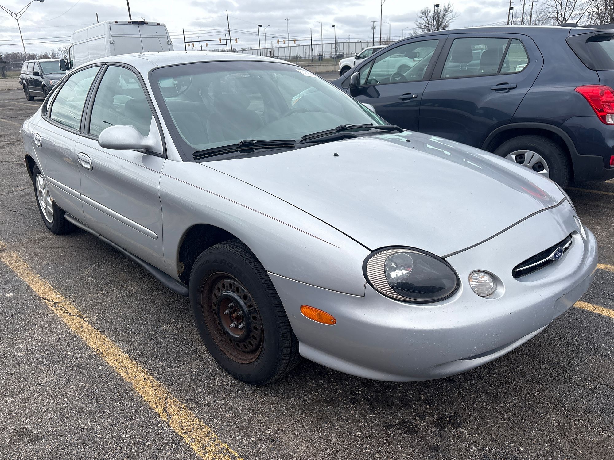 1999 FORD TAURUS - Image 2
