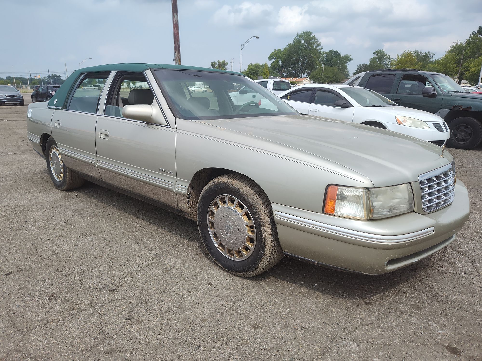 1997 CADILLAC DEVILLE - Image 2