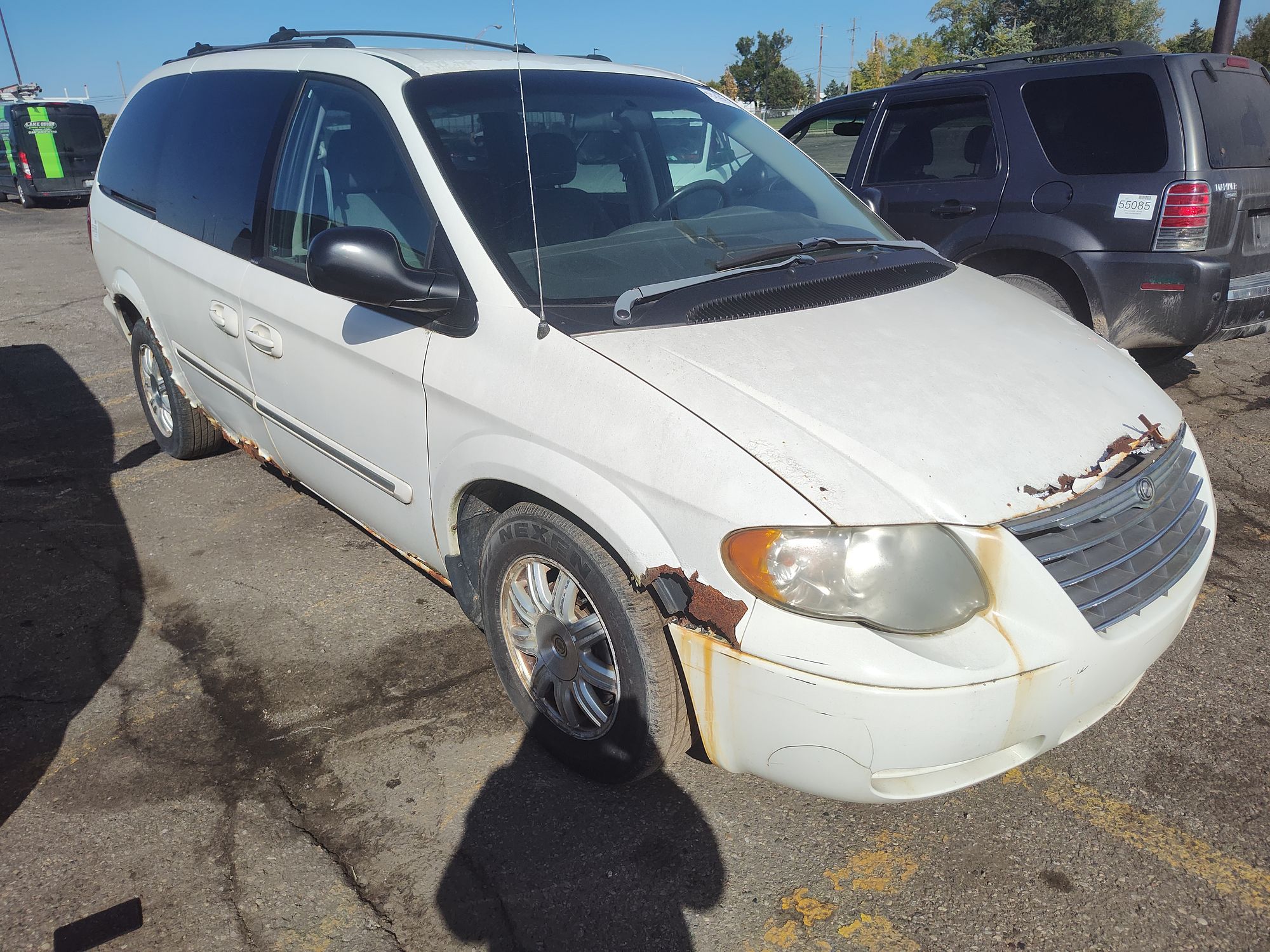 2005 CHRYSLER TOWN COUNTRY - Image 2