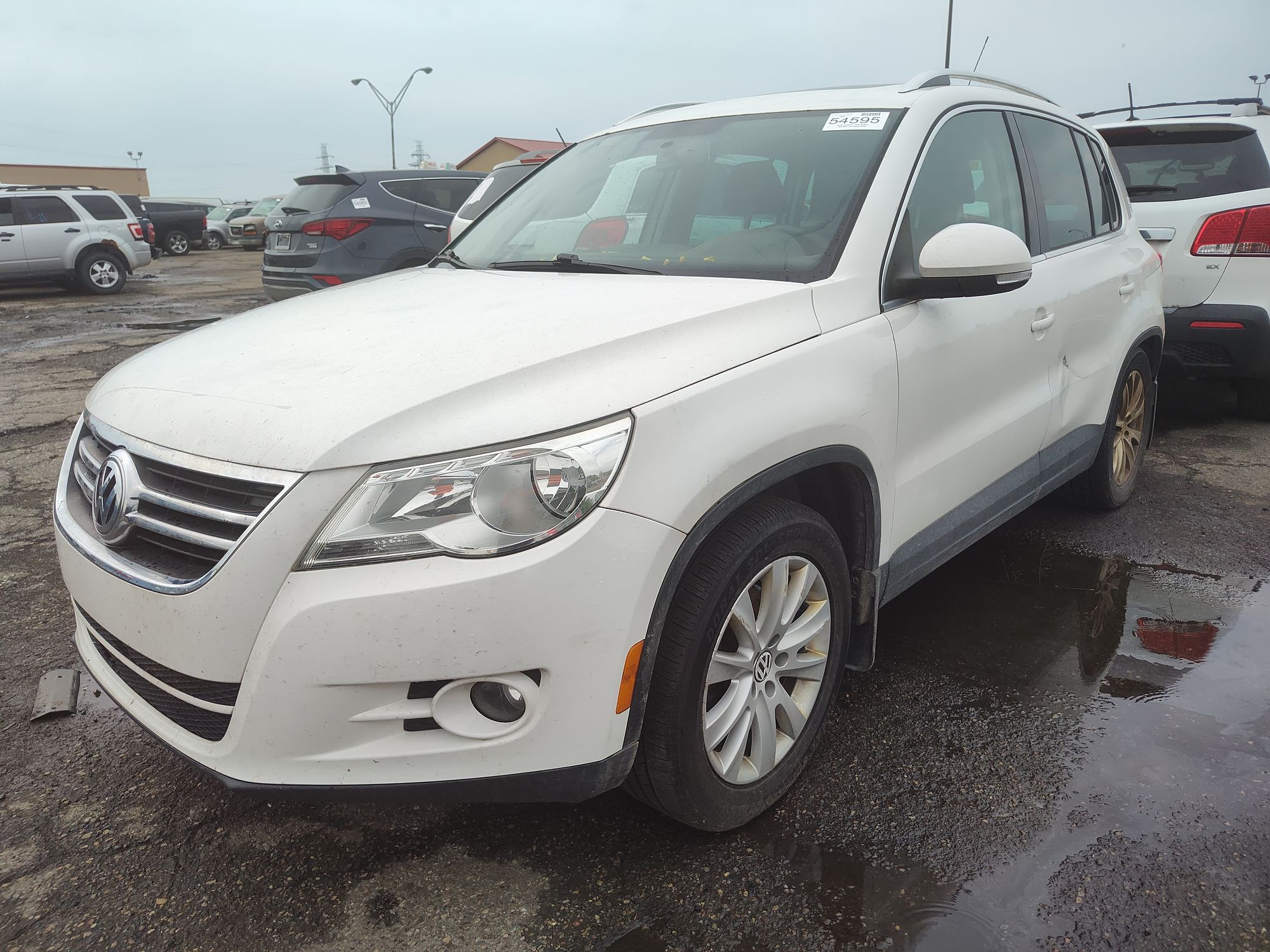 2010 VOLKSWAGEN TIGUAN - Image 1