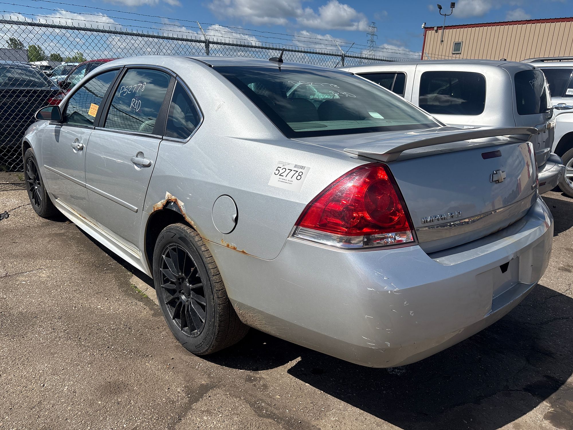 2011 CHEVROLET IMPALA - Image 4