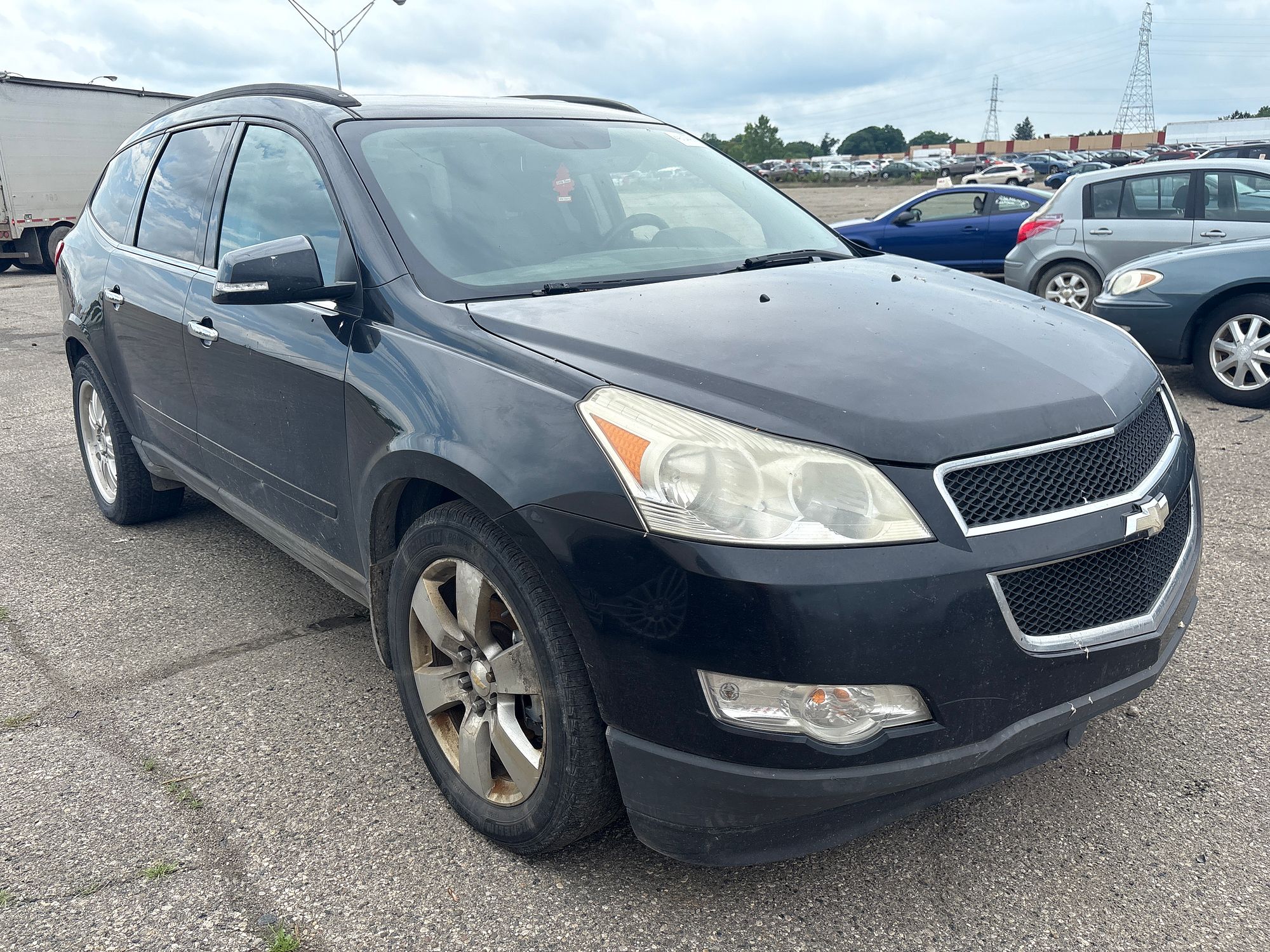 2011 CHEVROLET TRAVERSE - Image 2