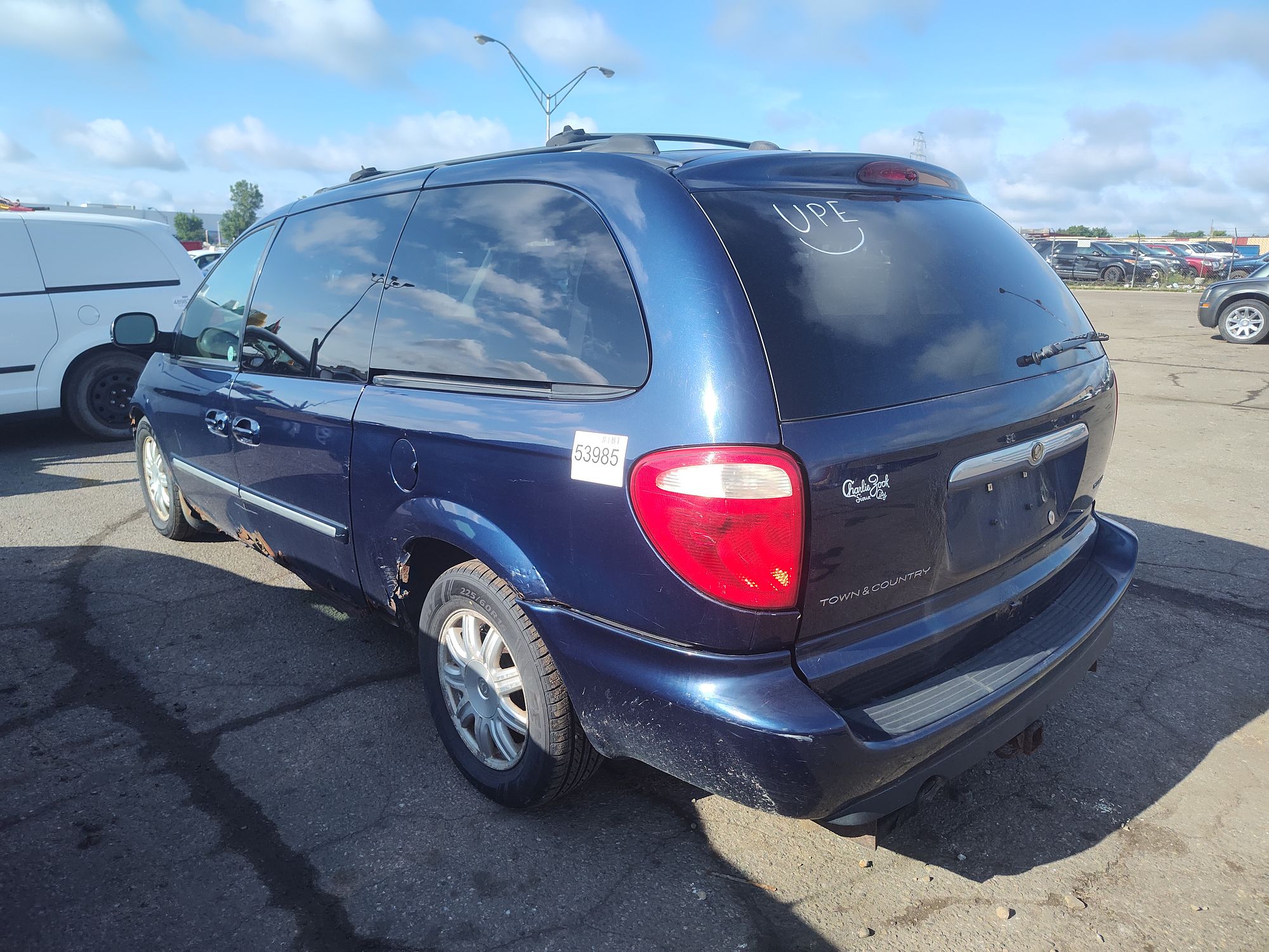 2005 CHRYSLER TOWN COUNTRY - Image 4