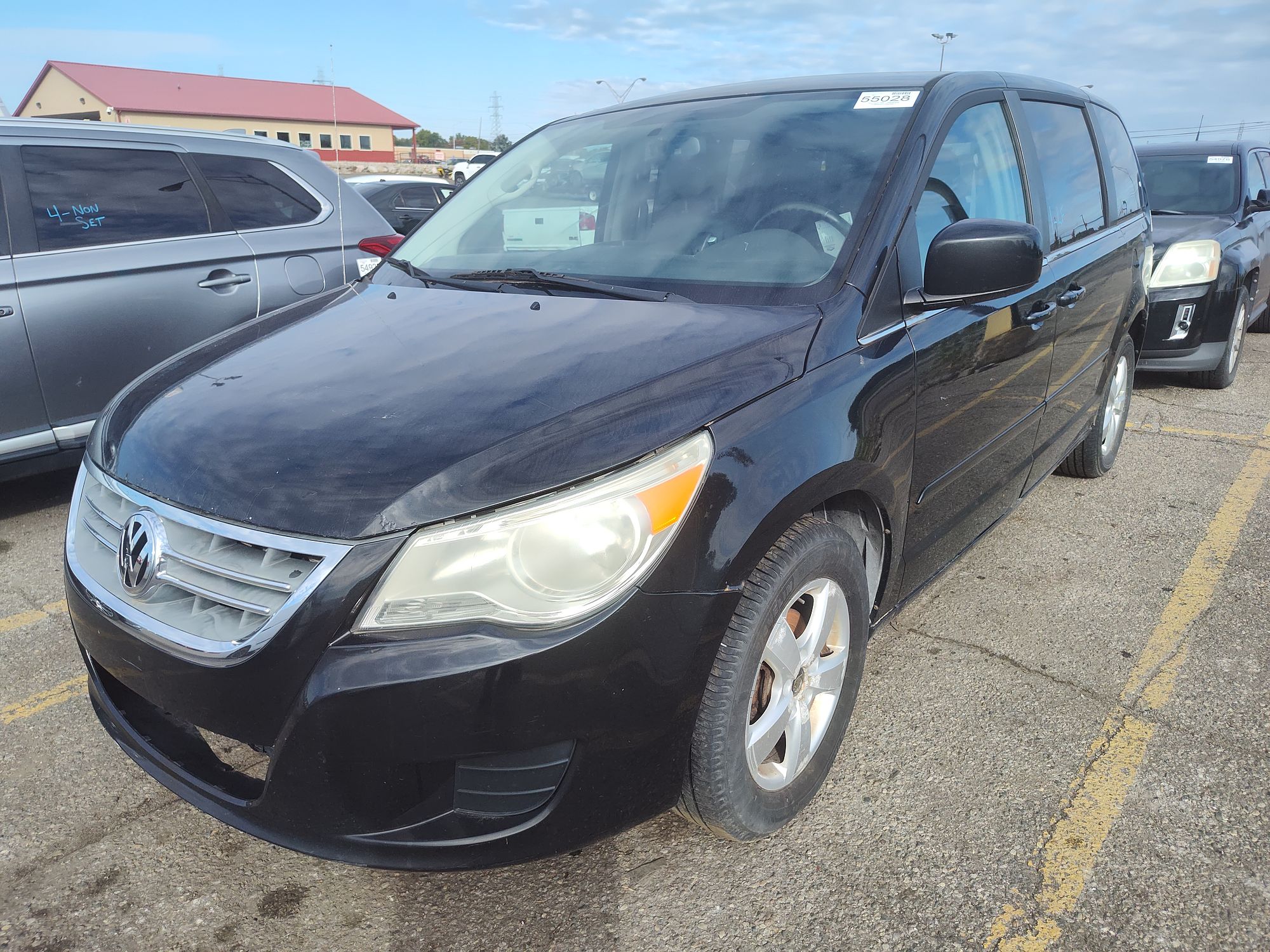 2010 VOLKSWAGEN ROUTAN - Image 1