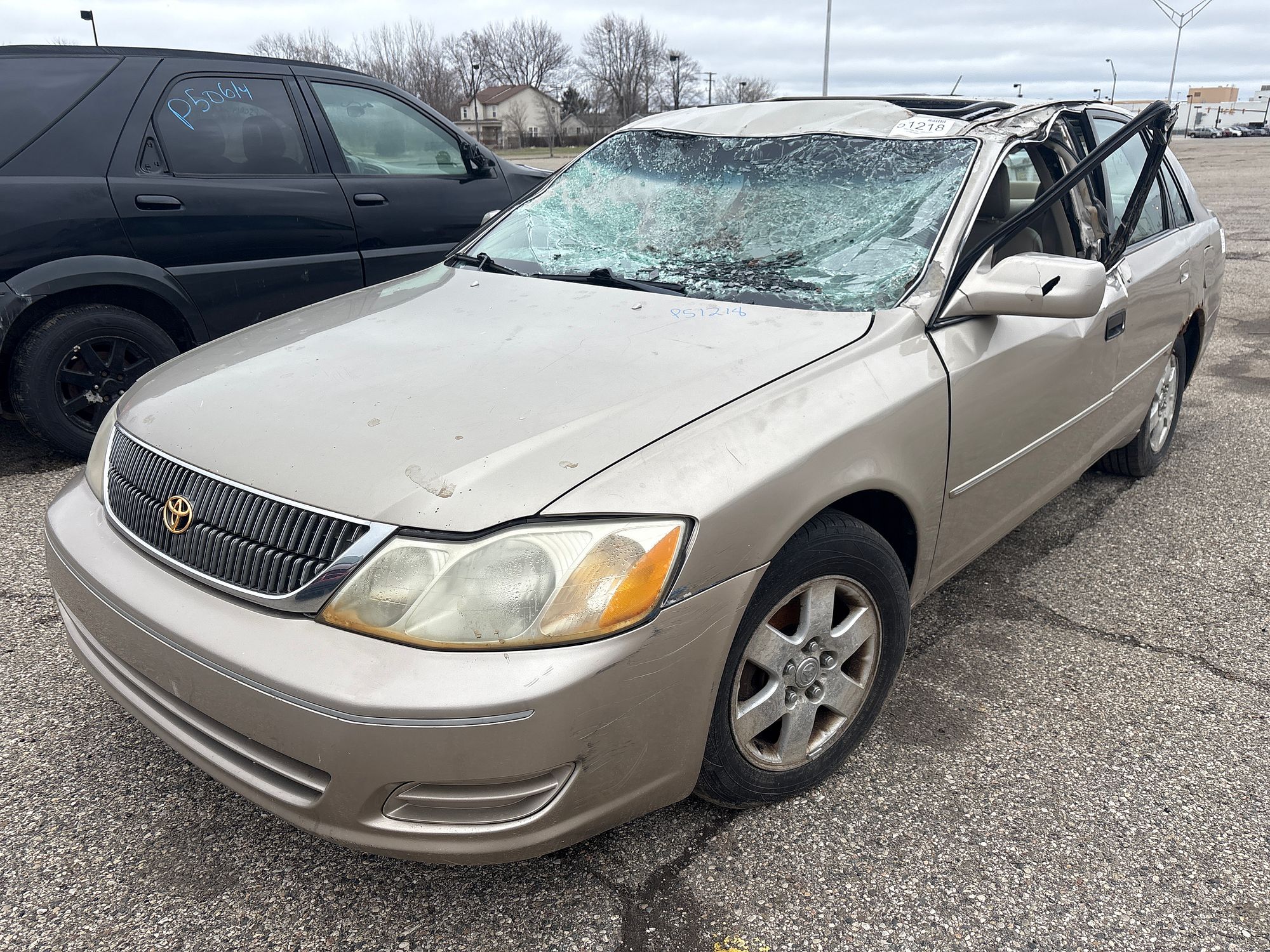 2000 TOYOTA AVALON - Image 1