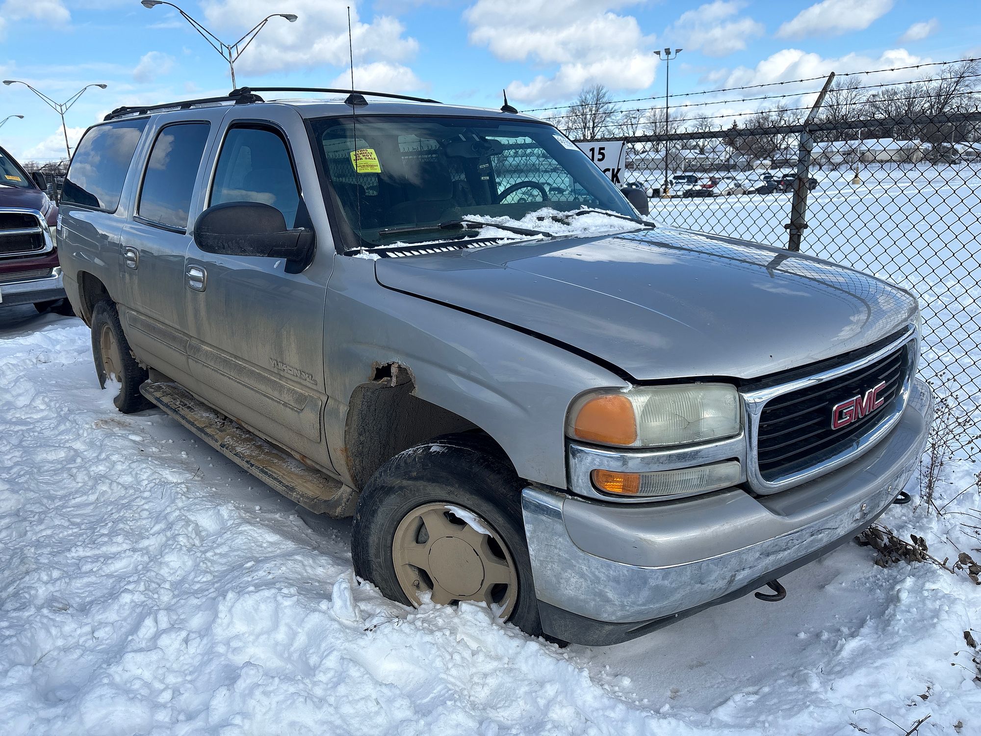 2004 GMC YUKON XL 1500 - Image 2