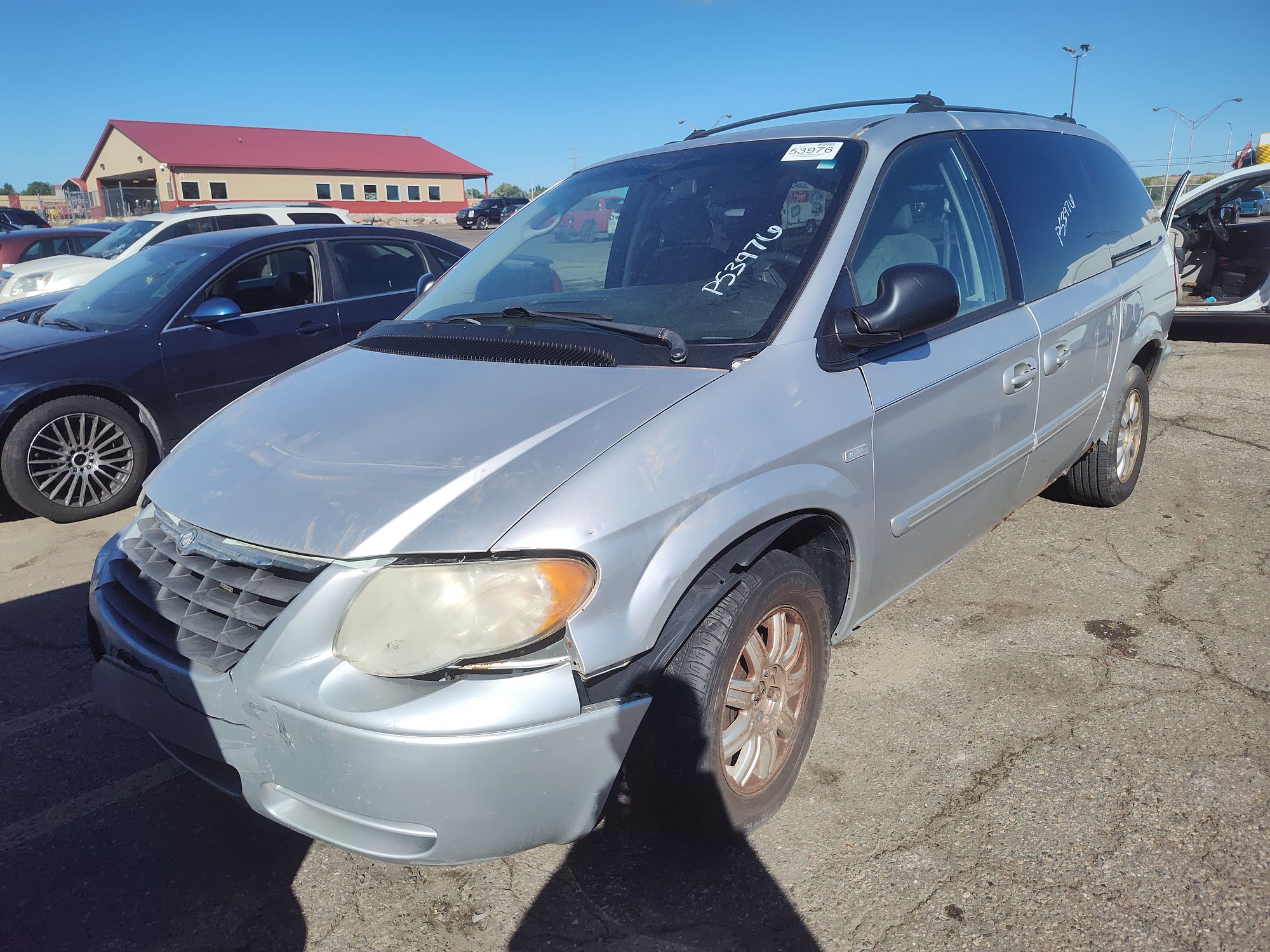 2005 CHRYSLER TOWN COUNTRY - Image 1