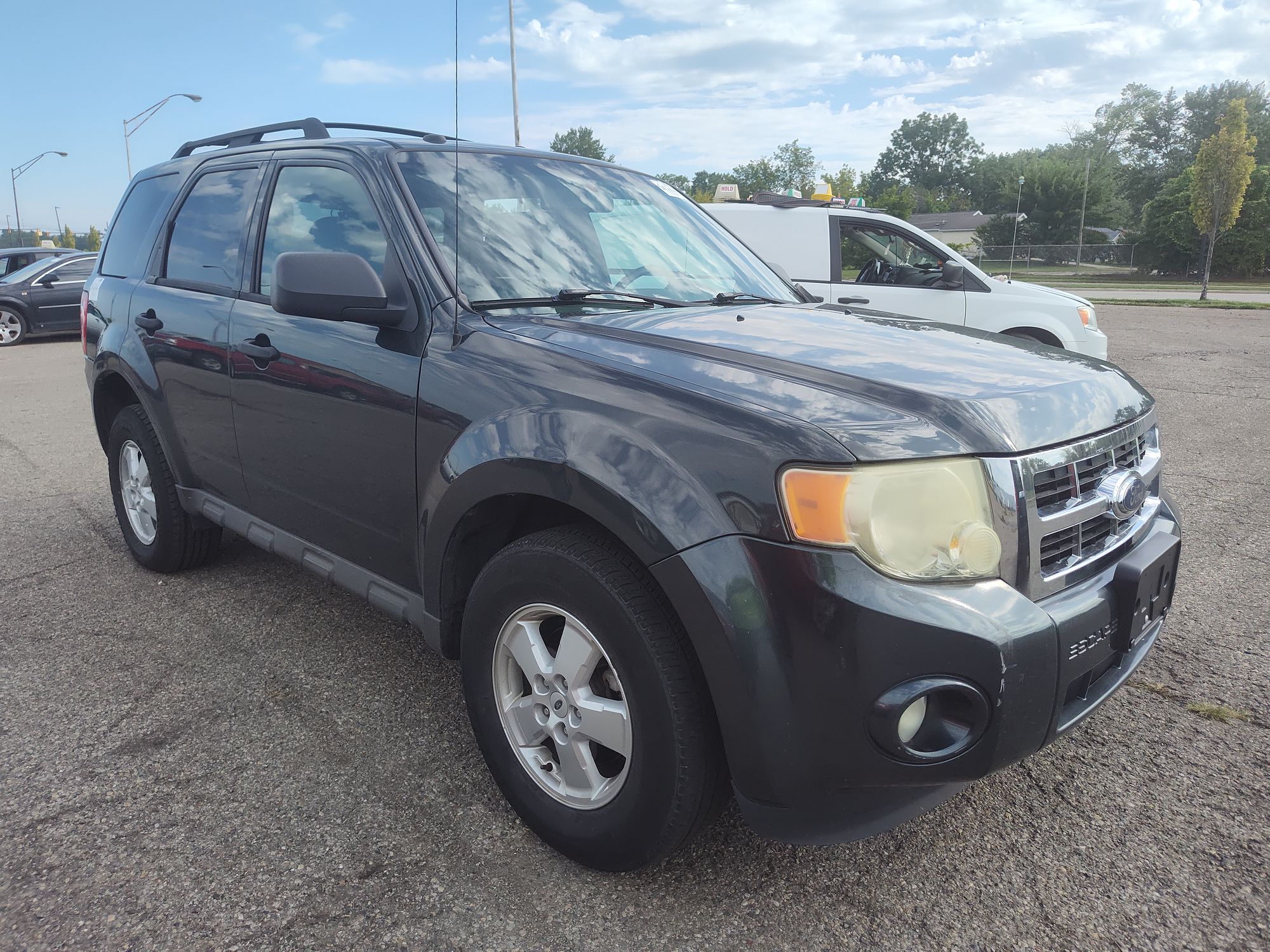 2009 FORD ESCAPE - Image 2
