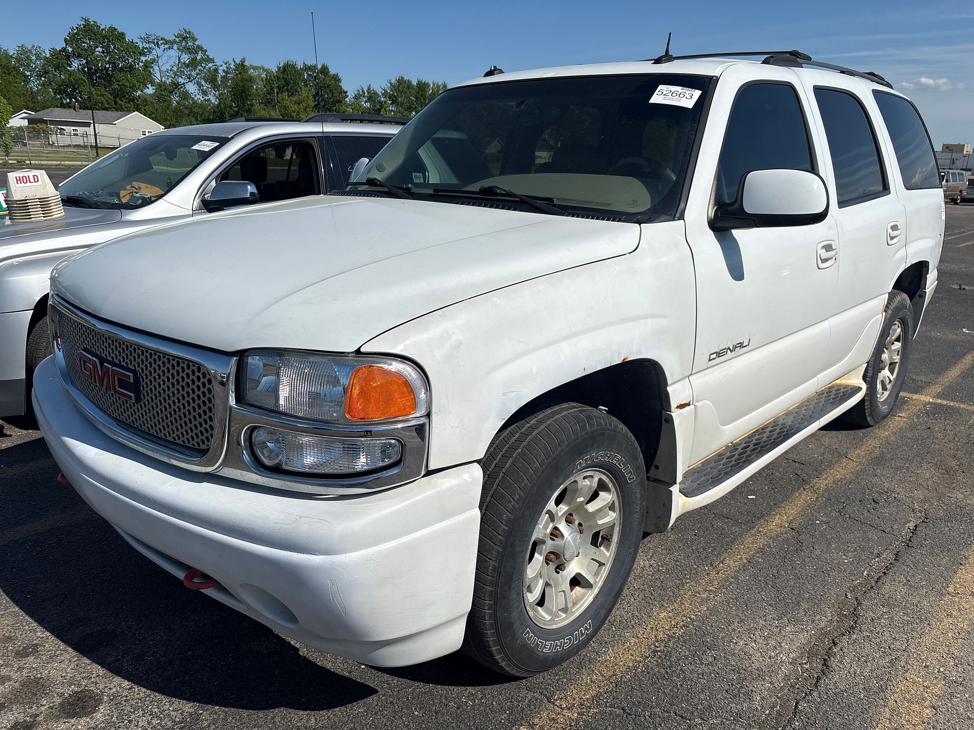 2003 GMC YUKON - Image 1