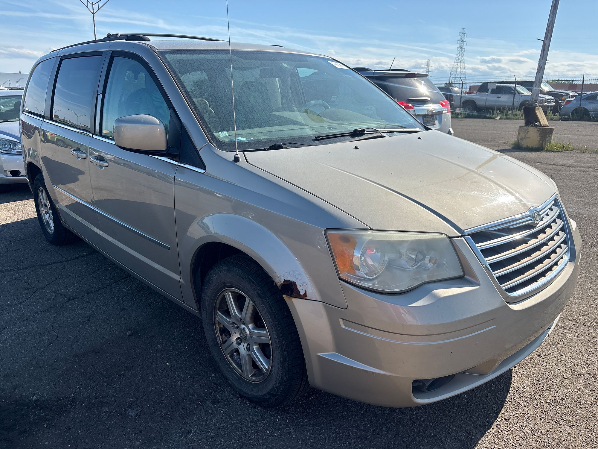 2009 CHRYSLER TOWN COUNTRY - Image 2