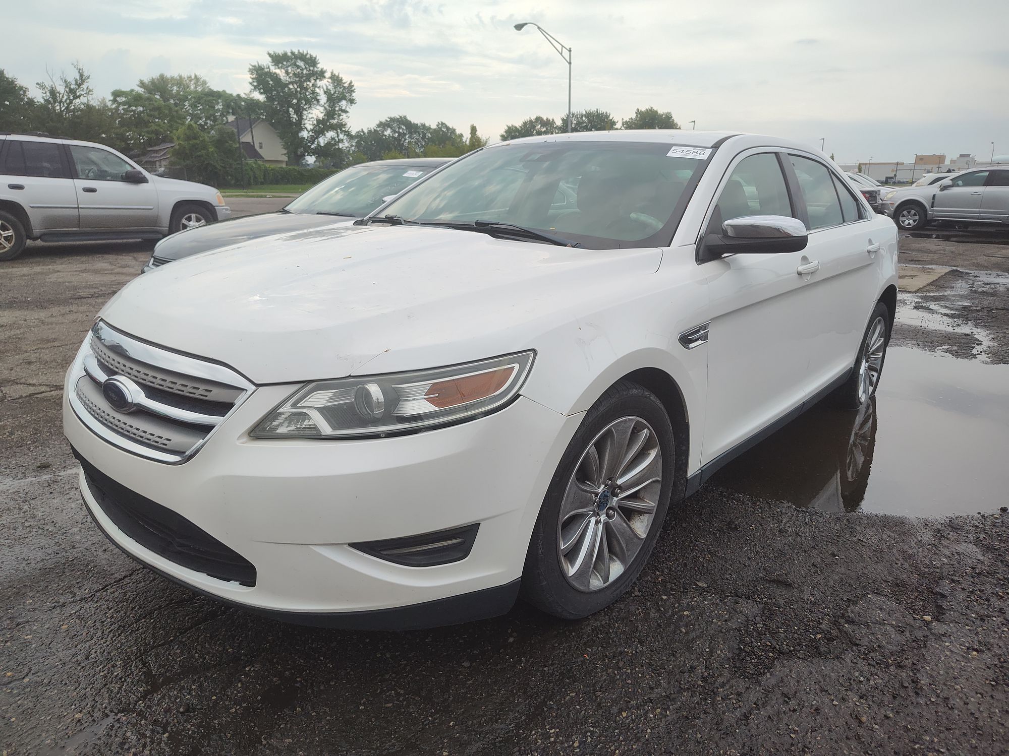 2010 FORD TAURUS - Image 1