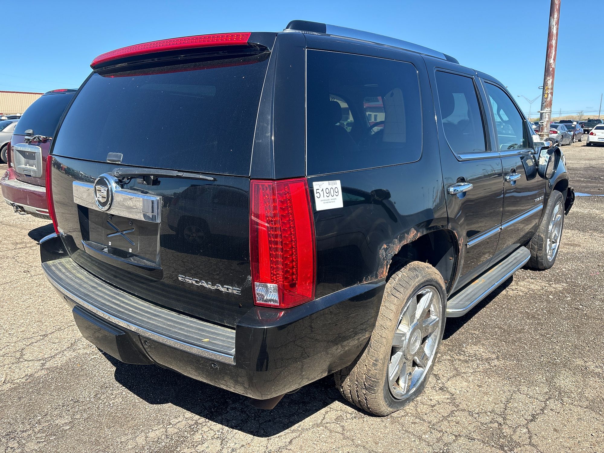 2010 CADILLAC ESCALADE - Image 3