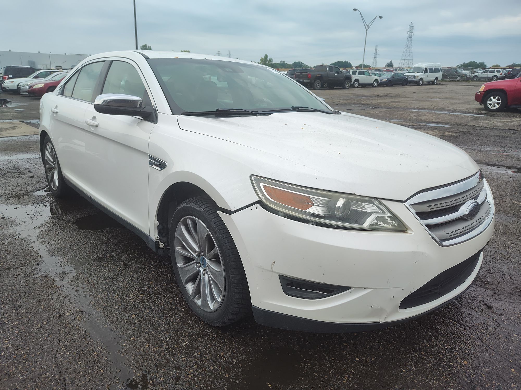 2010 FORD TAURUS - Image 2