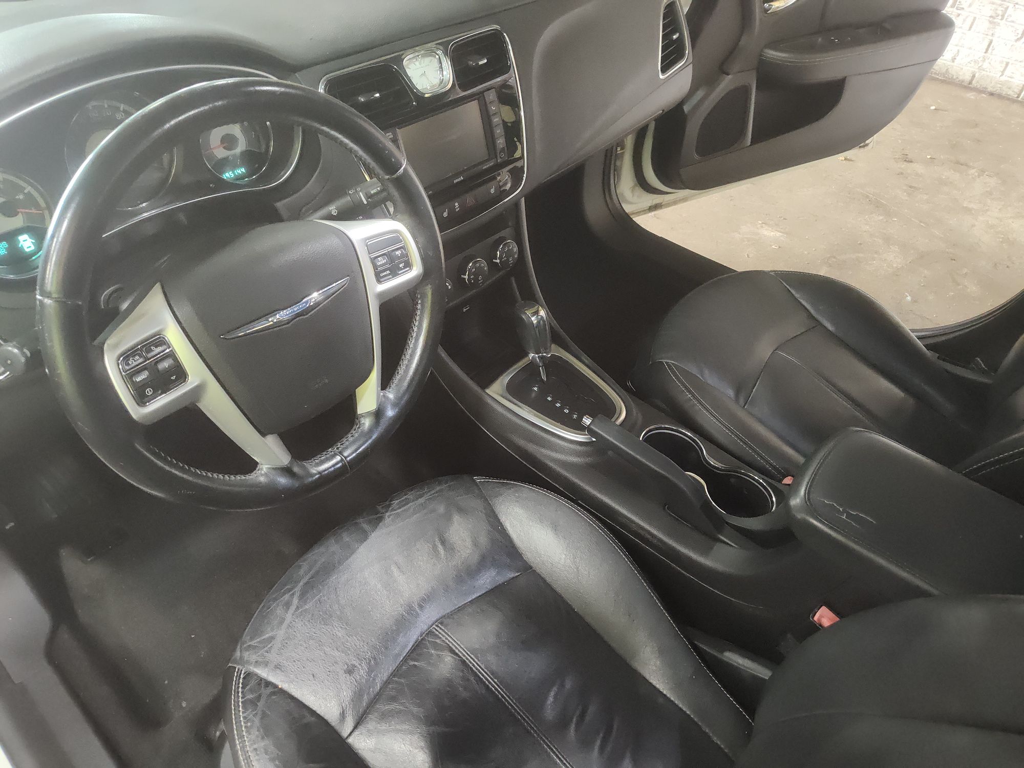 2011 CHRYSLER 200 - Image 5