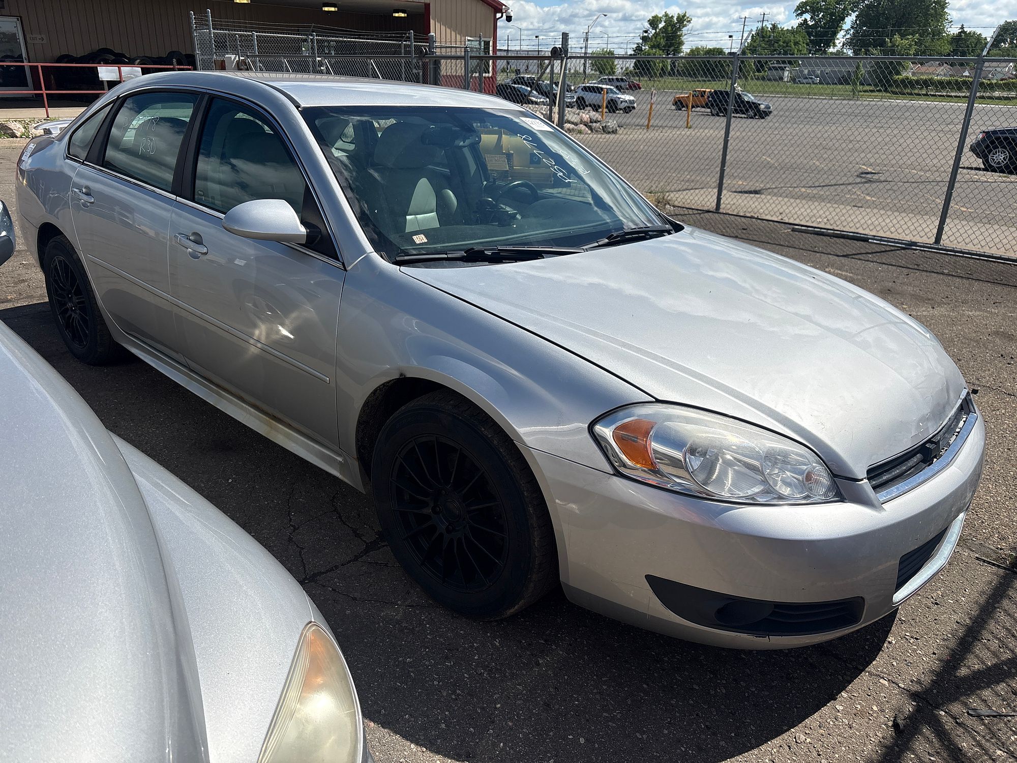 2011 CHEVROLET IMPALA - Image 2