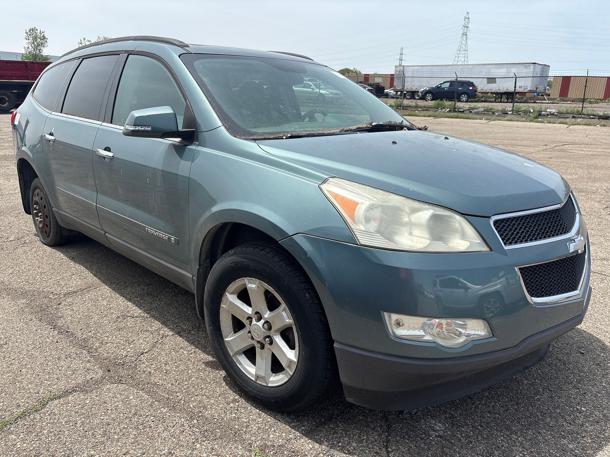 2009 CHEVROLET TRAVERSE - Image 2
