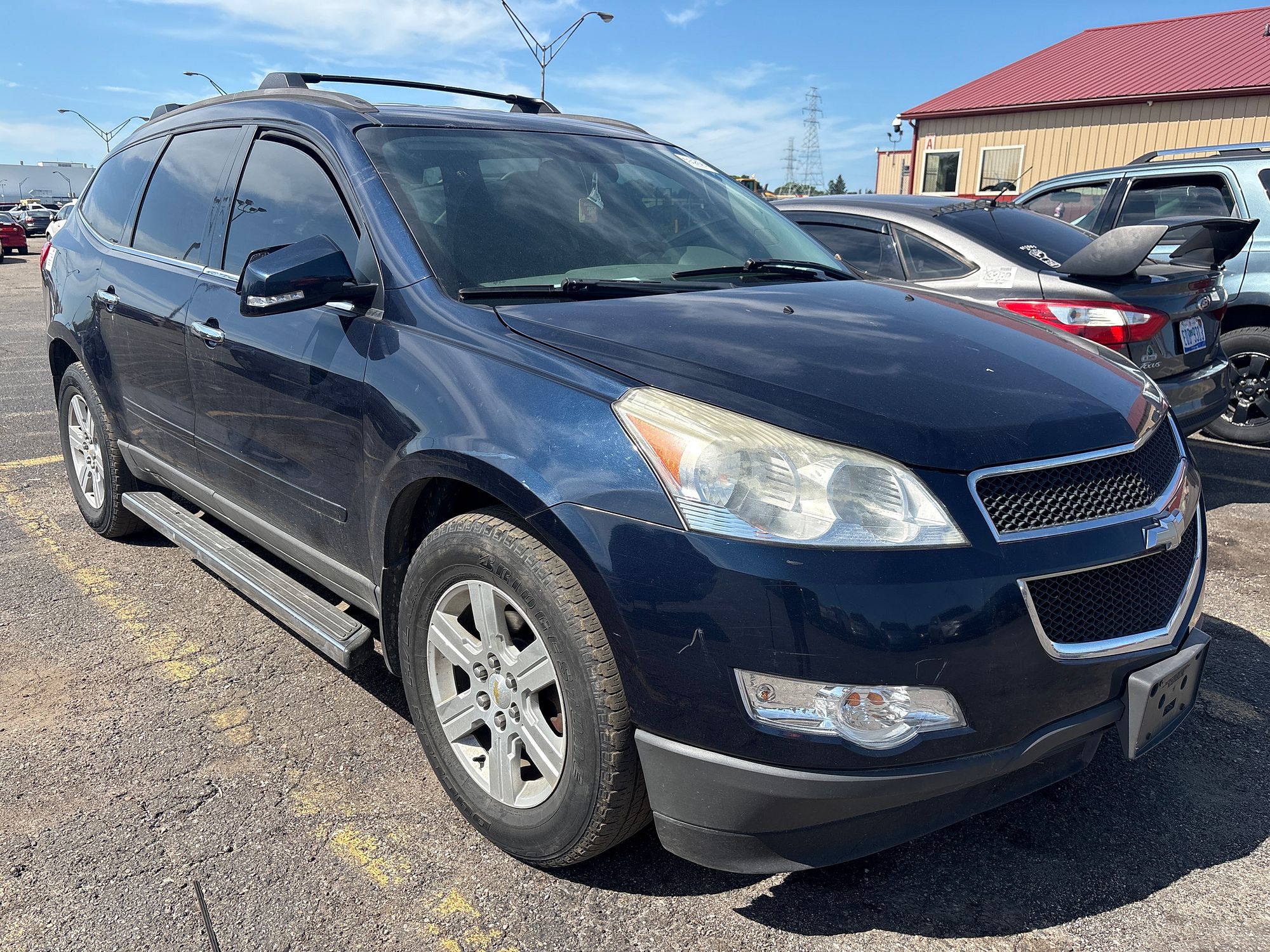 2011 CHEVROLET TRAVERSE - Image 2