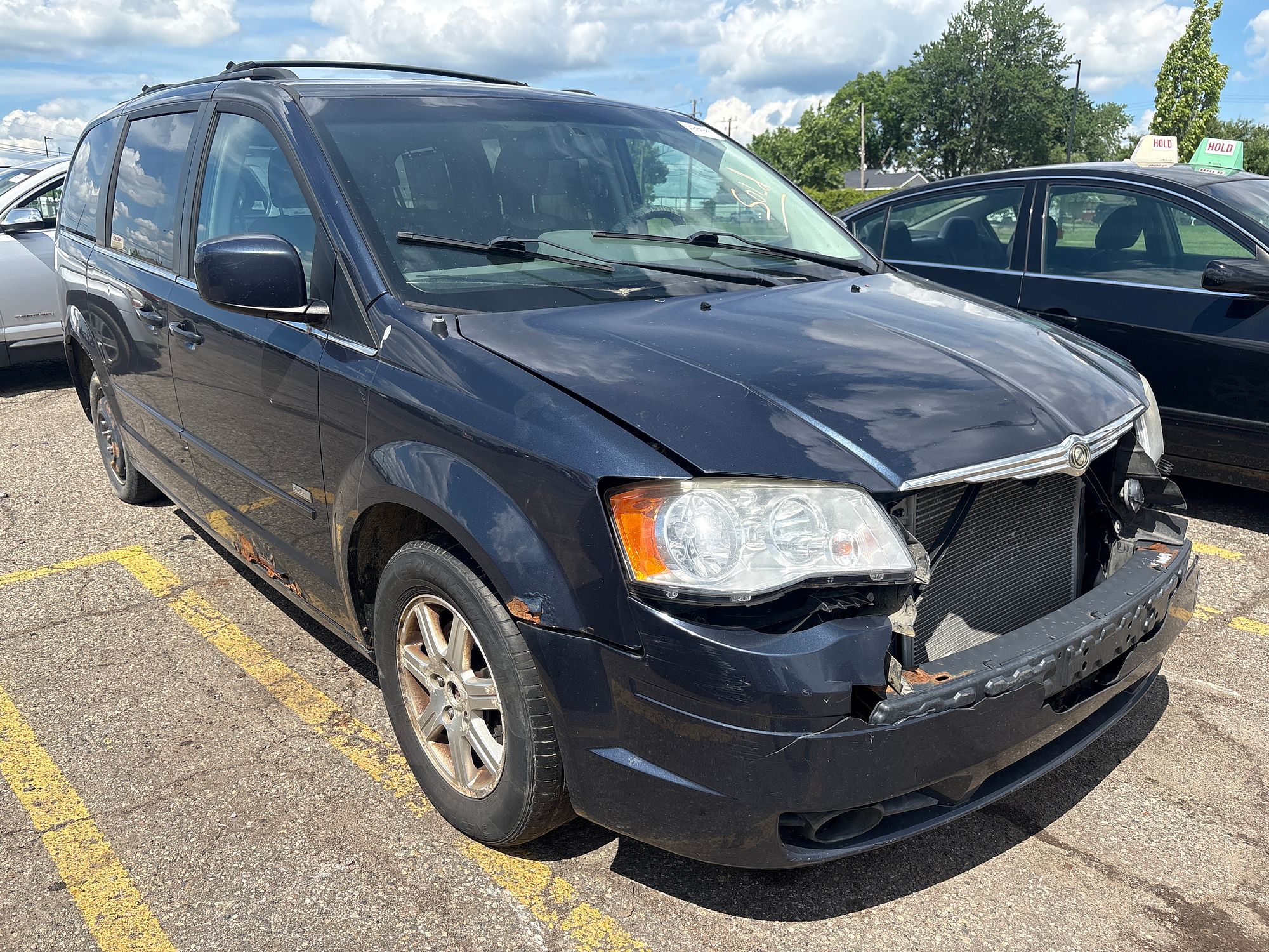 2008 CHRYSLER TOWN COUNTRY - Image 2