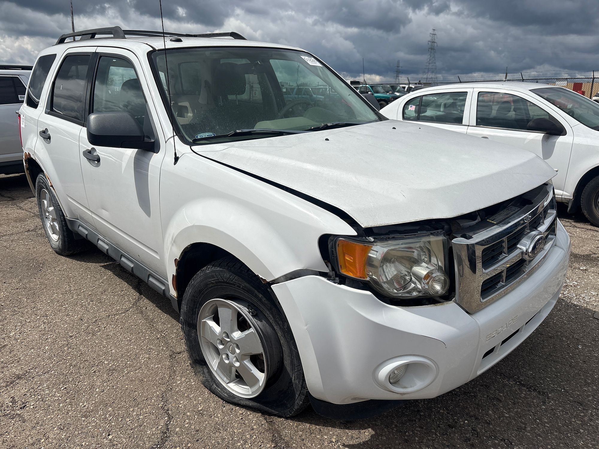 2011 FORD ESCAPE - Image 2
