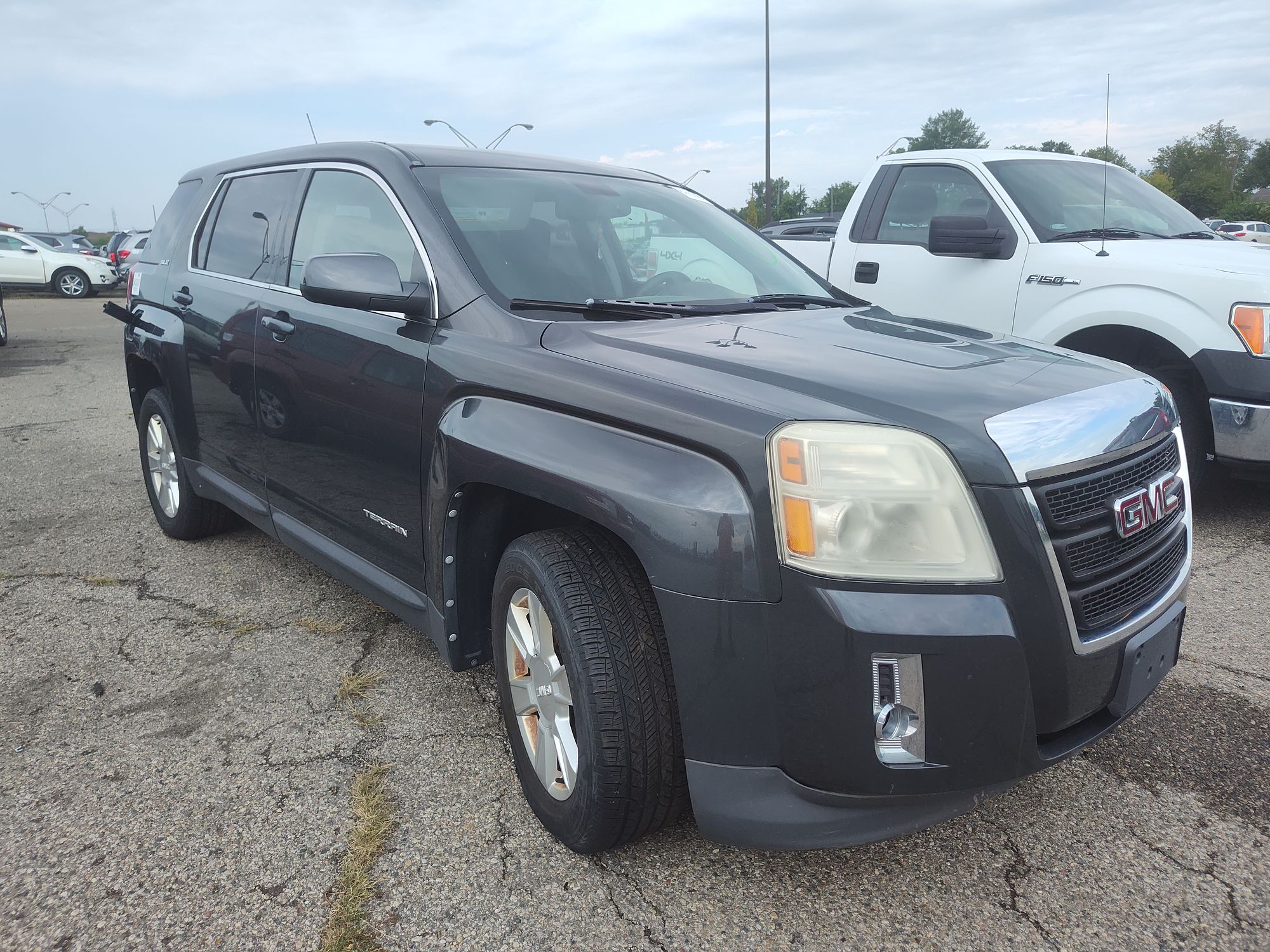 2011 GMC TERRAIN - Image 2