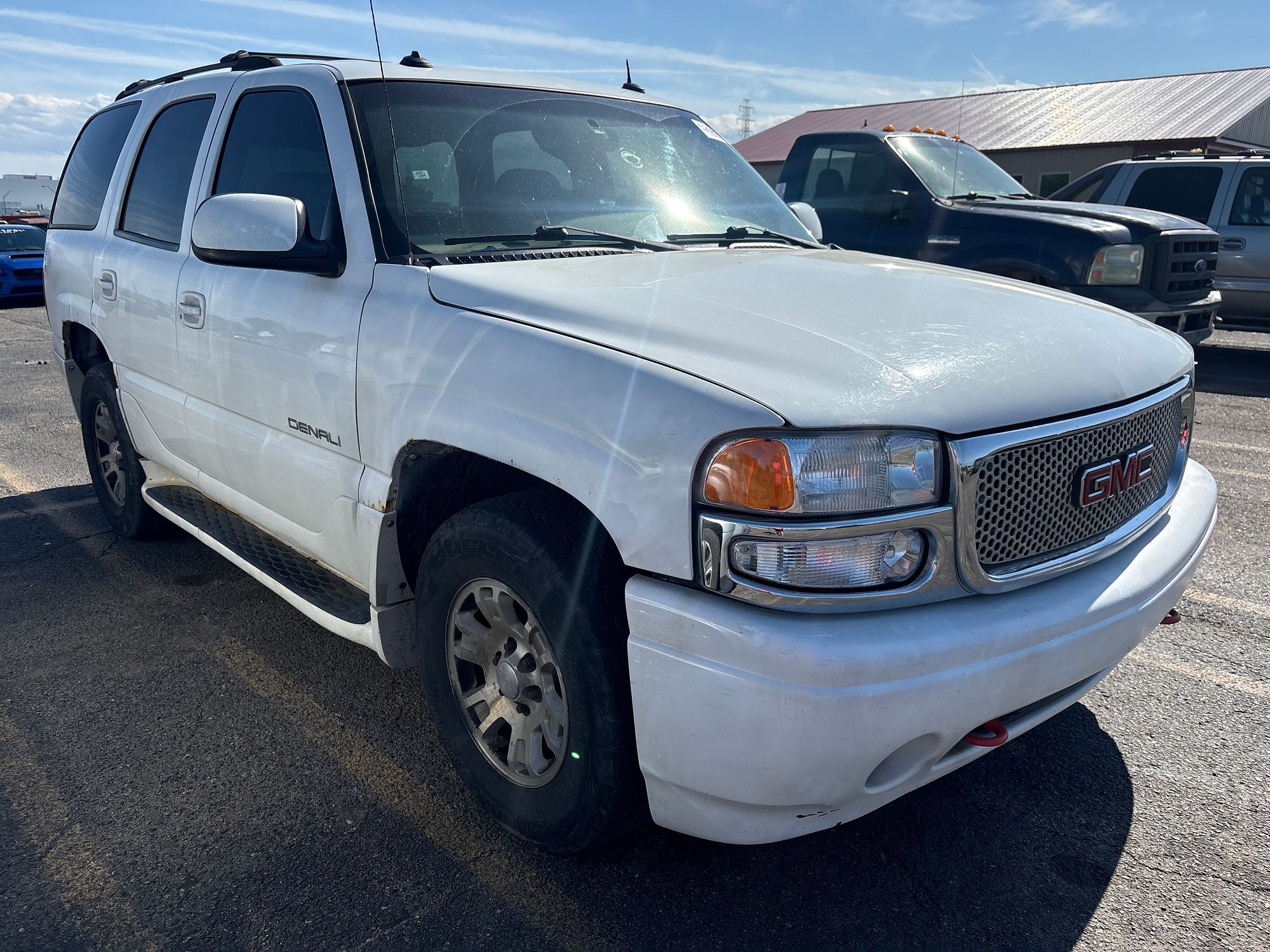 2003 GMC YUKON - Image 2
