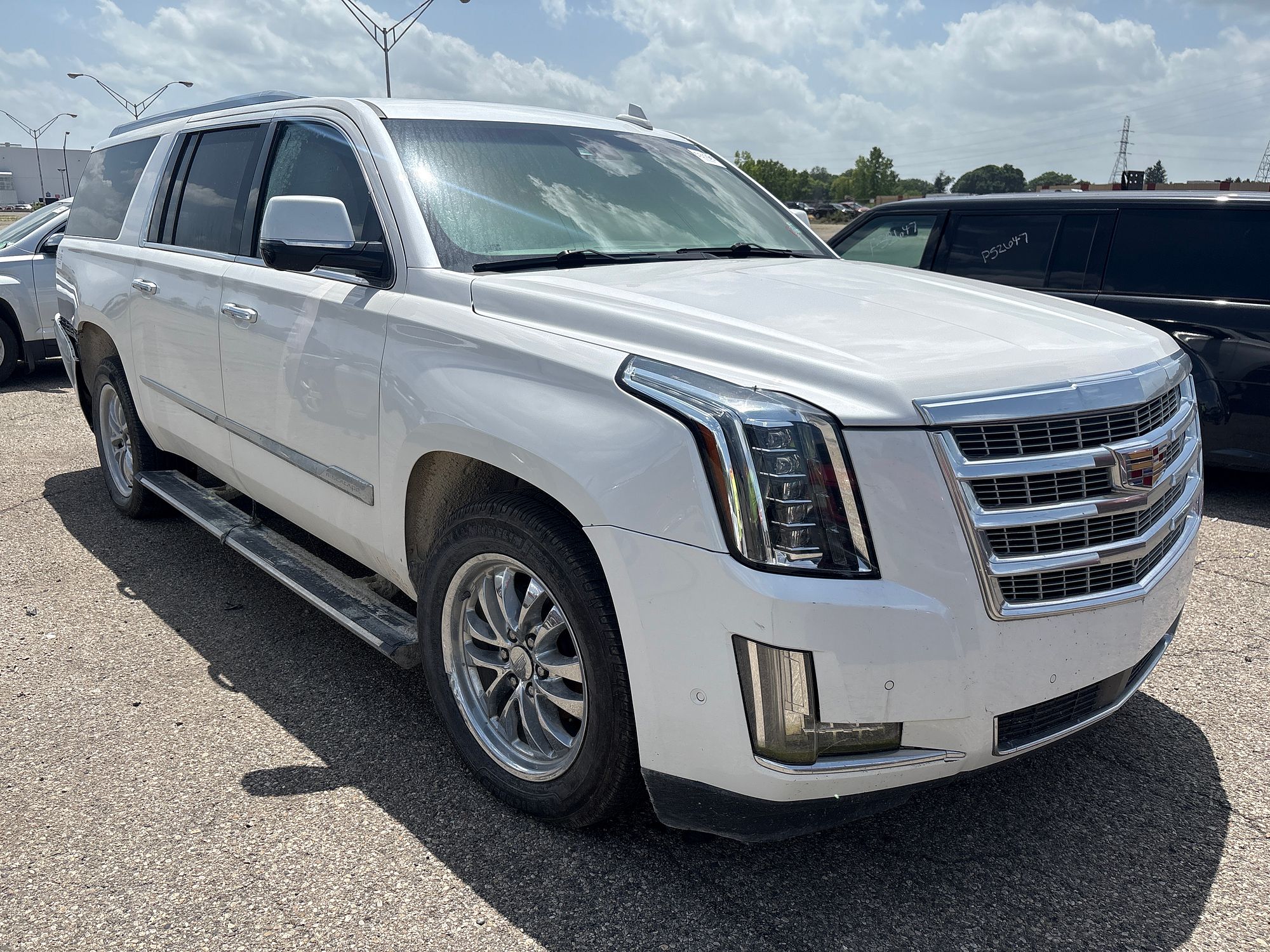 2019 CADILLAC ESCALADE - Image 2
