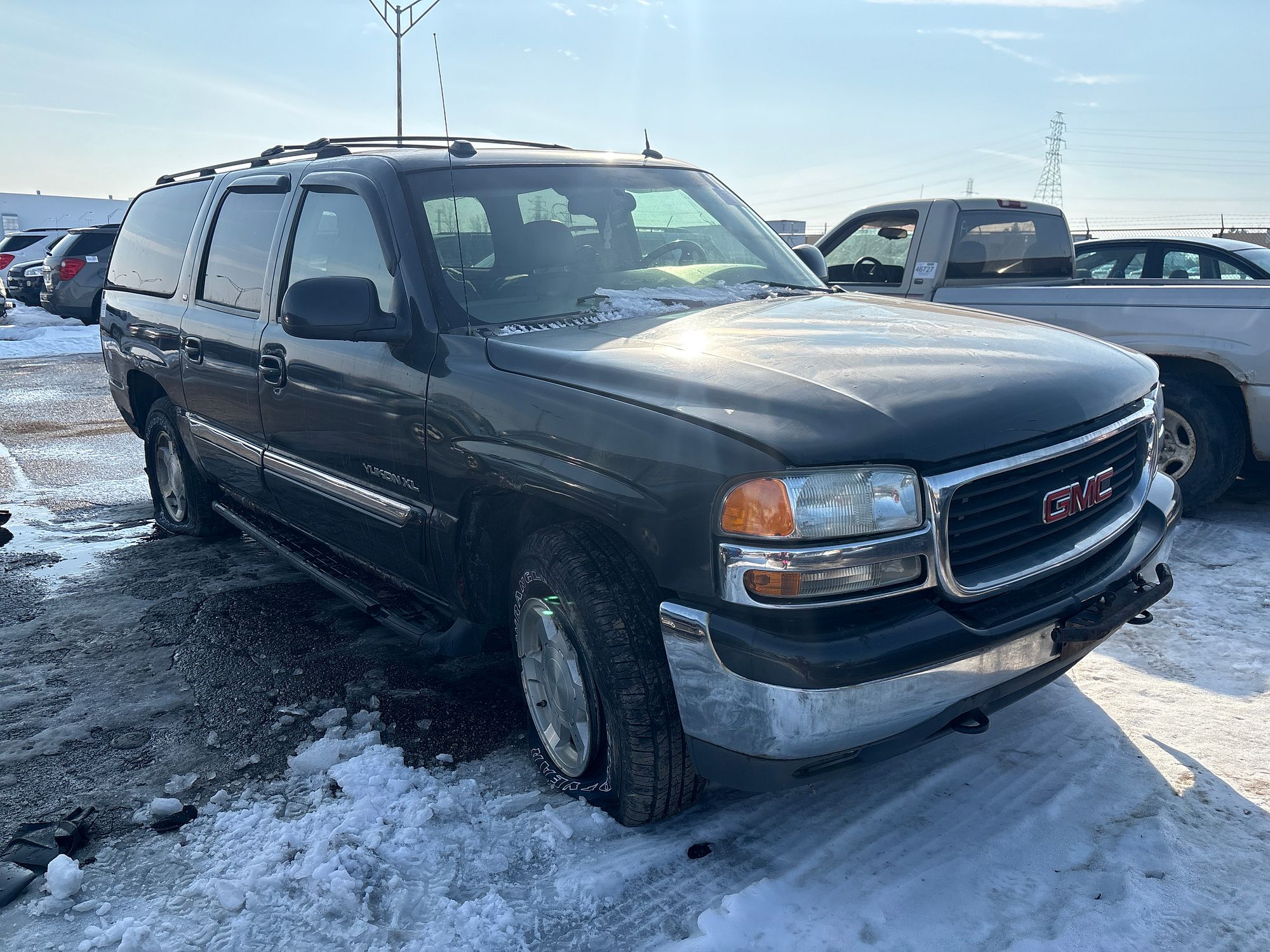 2005 GMC YUKON XL 1500 - Image 2
