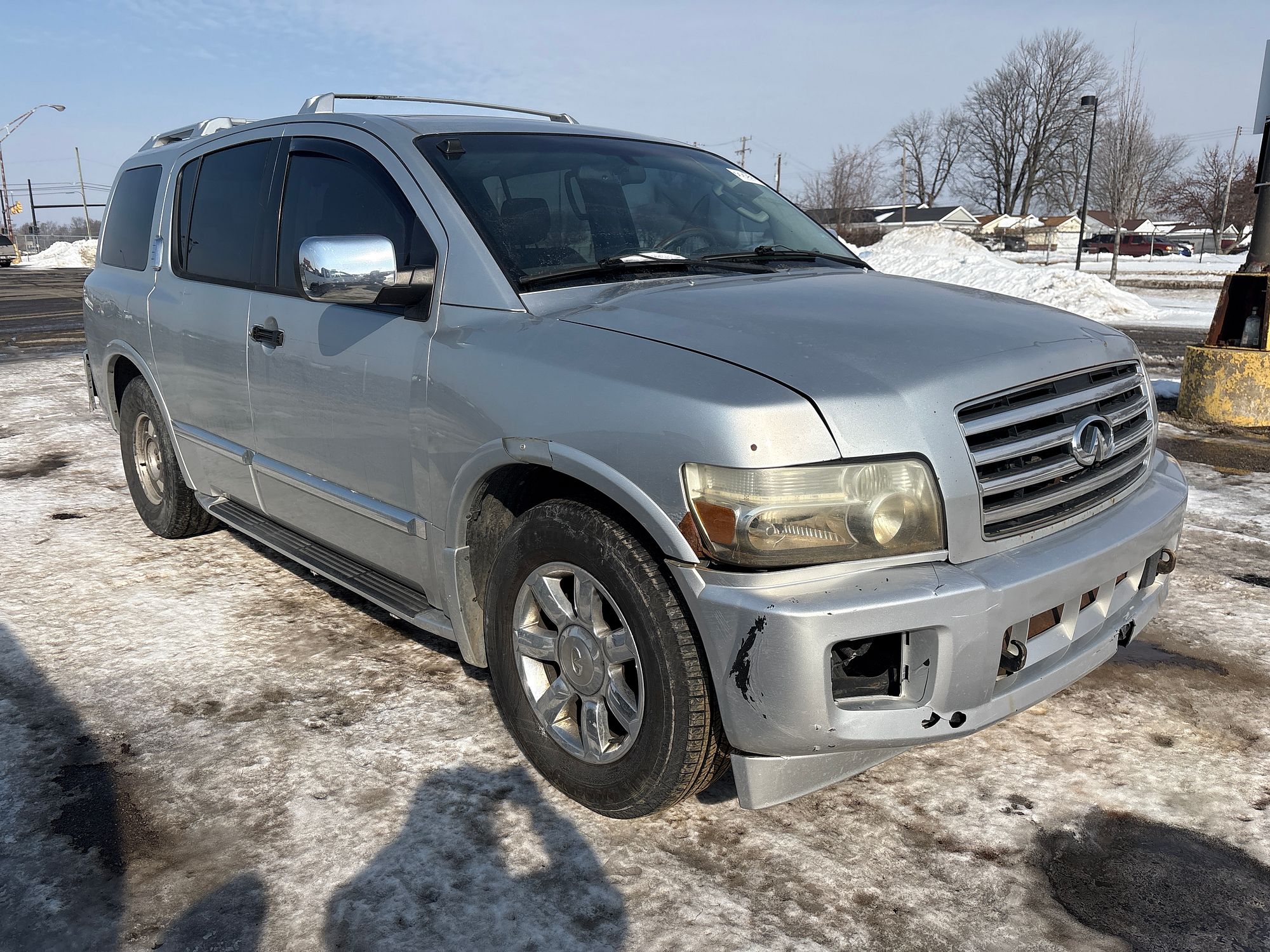 2005 INFINITI QX56 - Image 2