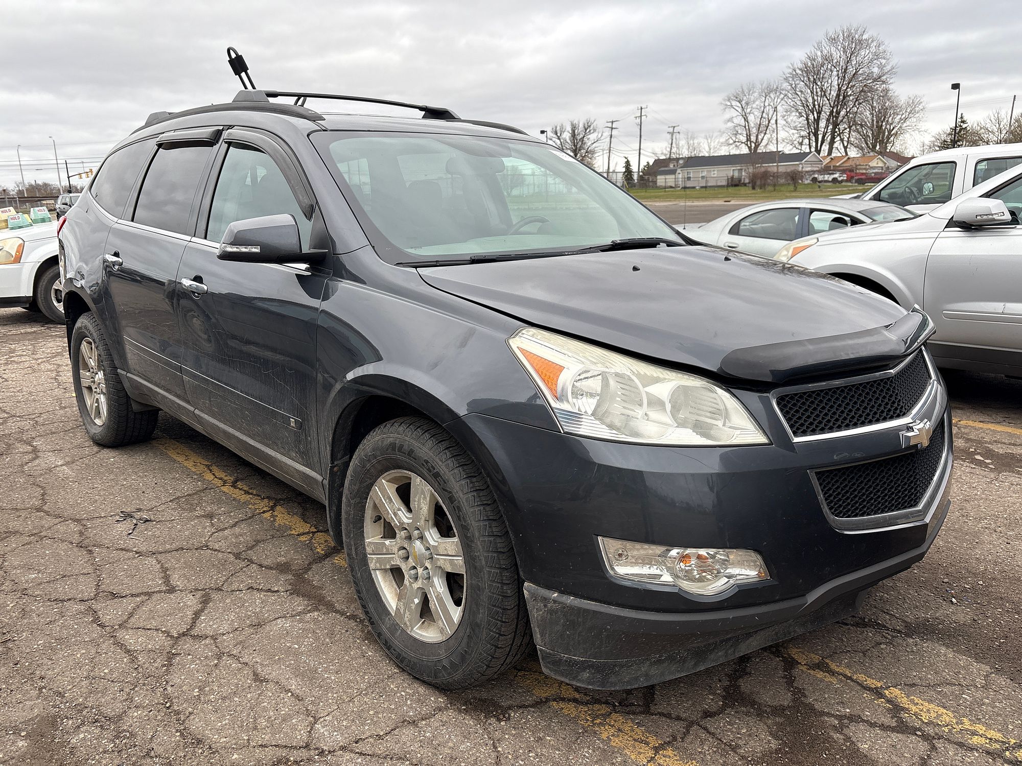 2010 CHEVROLET TRAVERSE - Image 2