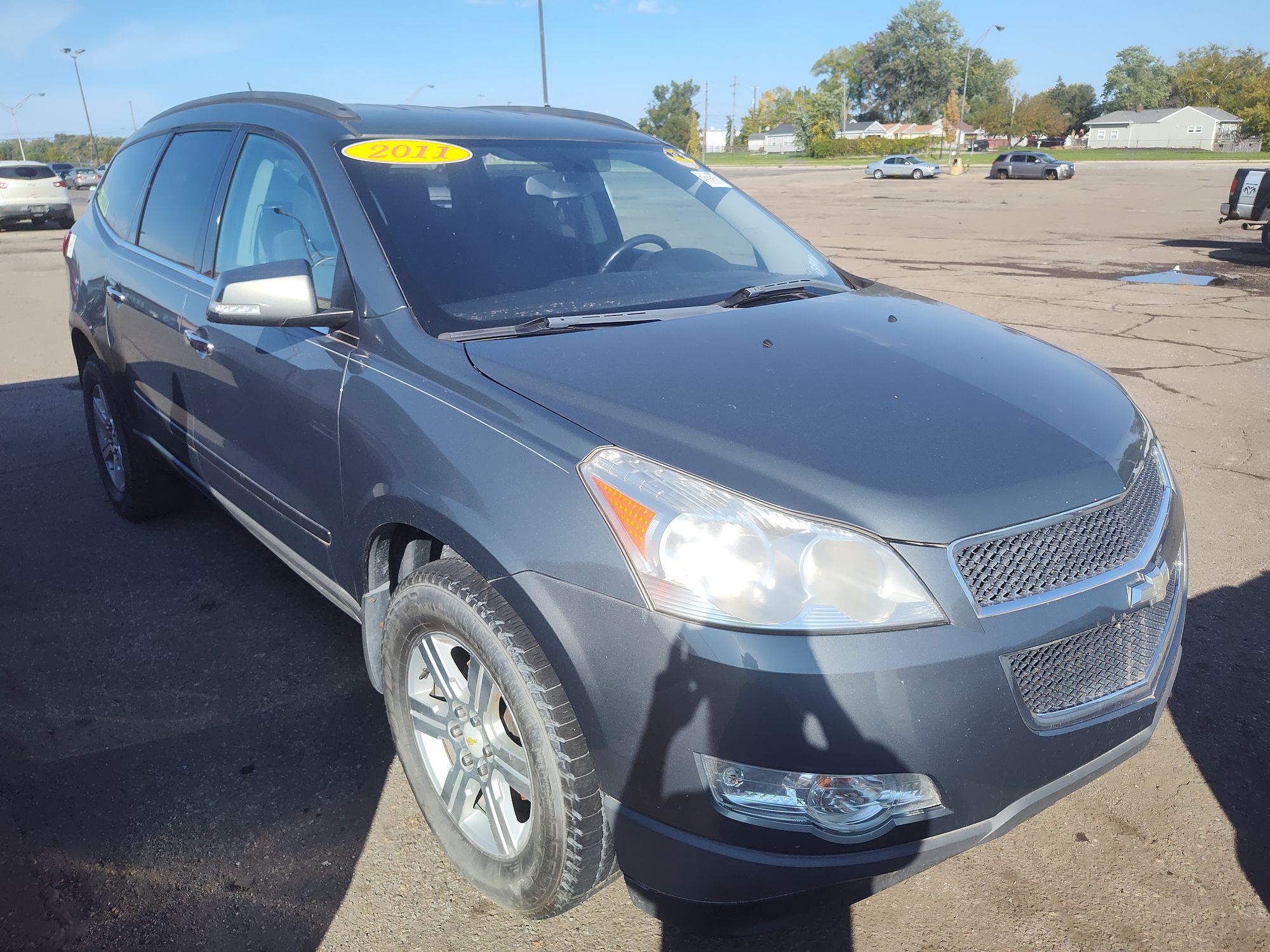 2011 CHEVROLET TRAVERSE - Image 2