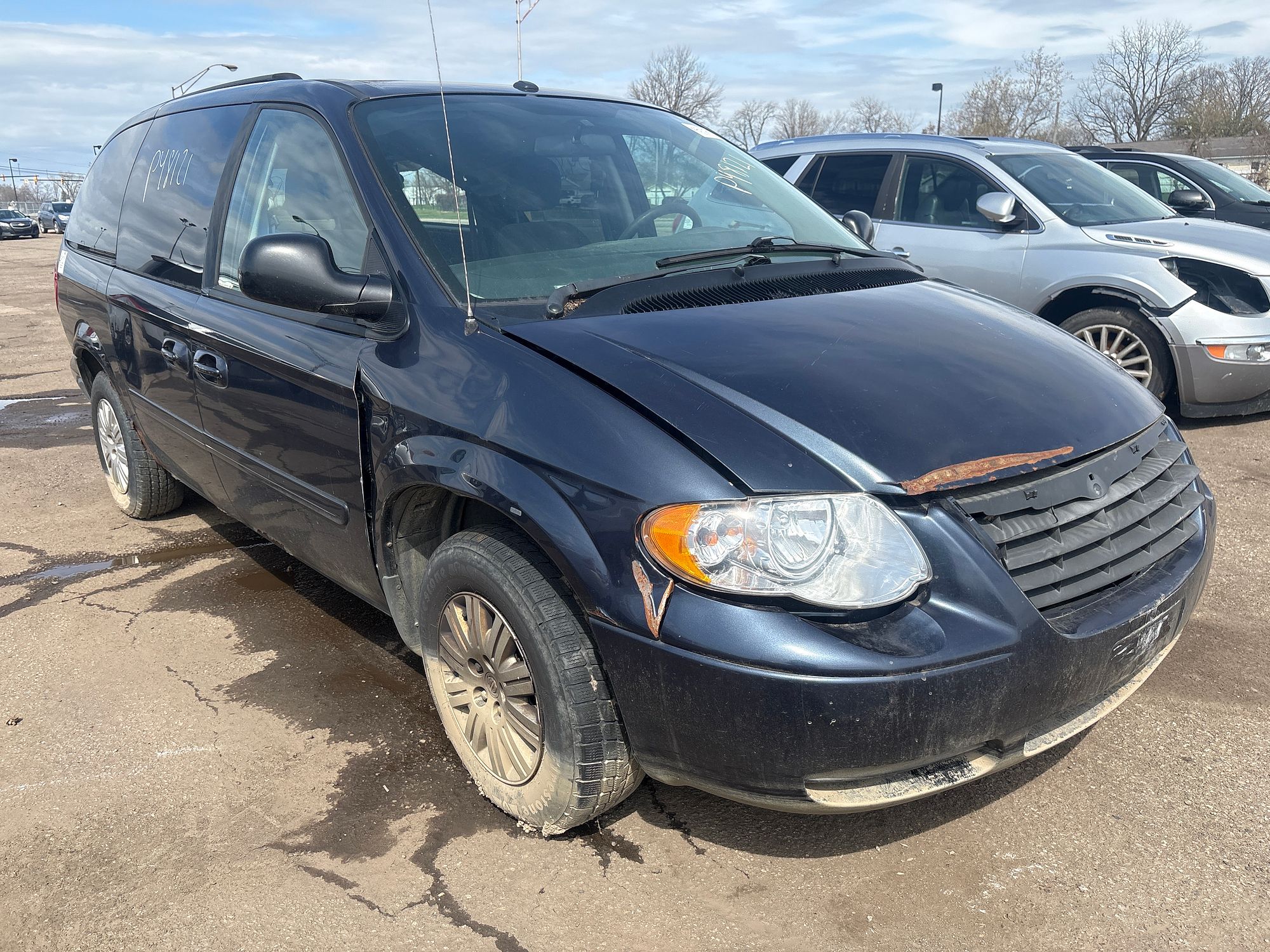 2007 CHRYSLER TOWN COUNTRY - Image 2