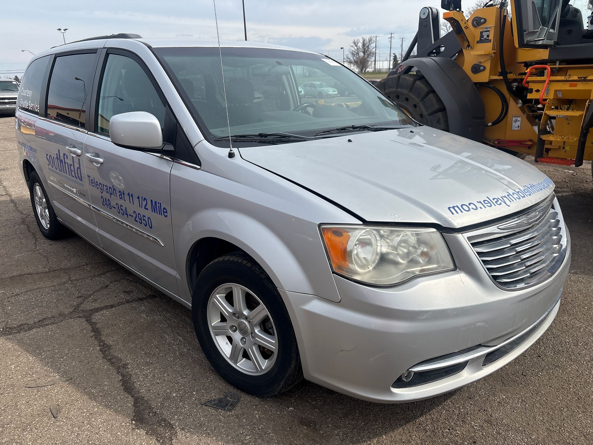 2011 CHRYSLER TOWN COUNTRY - Image 2