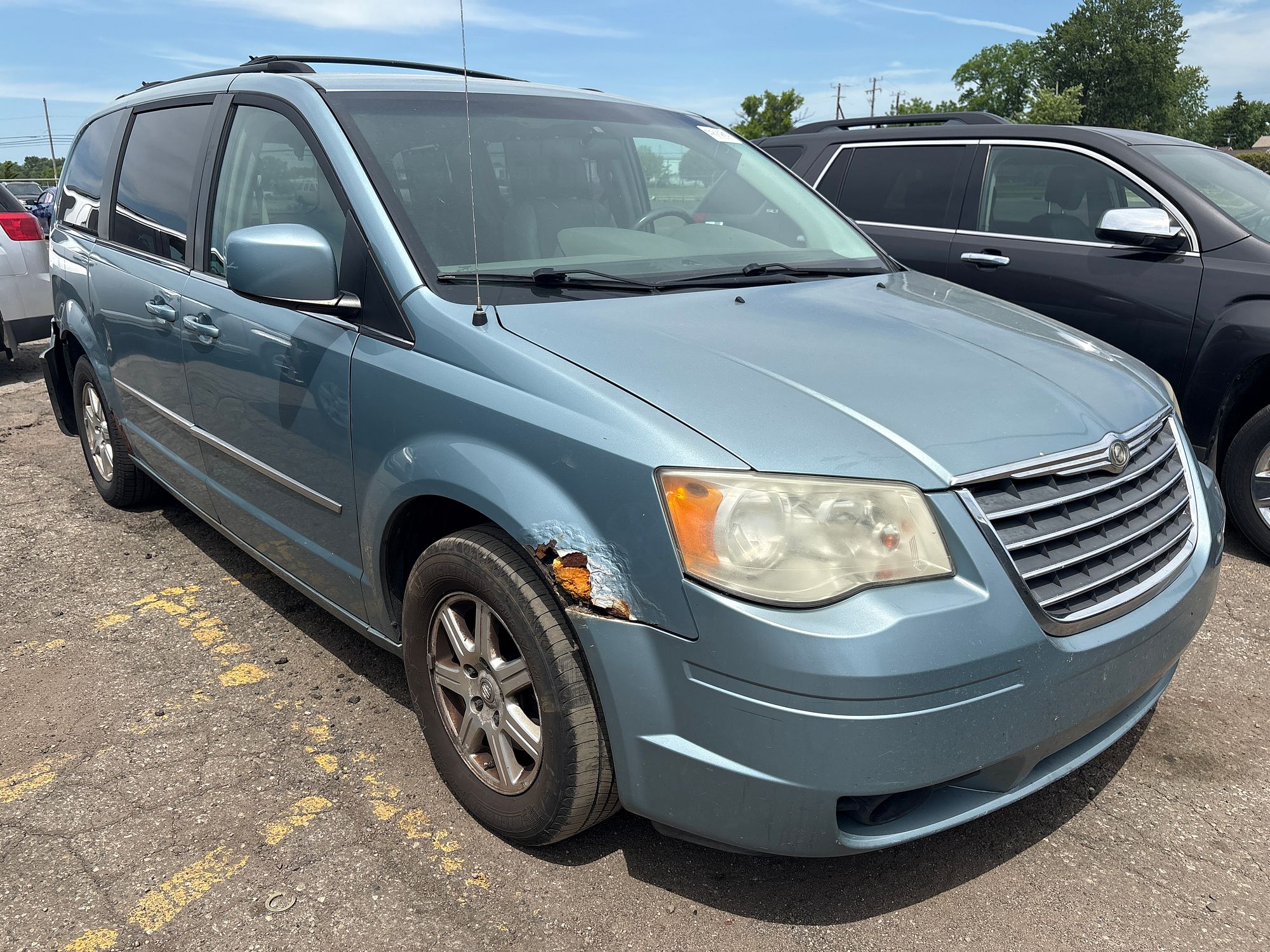 2009 CHRYSLER TOWN COUNTRY - Image 2