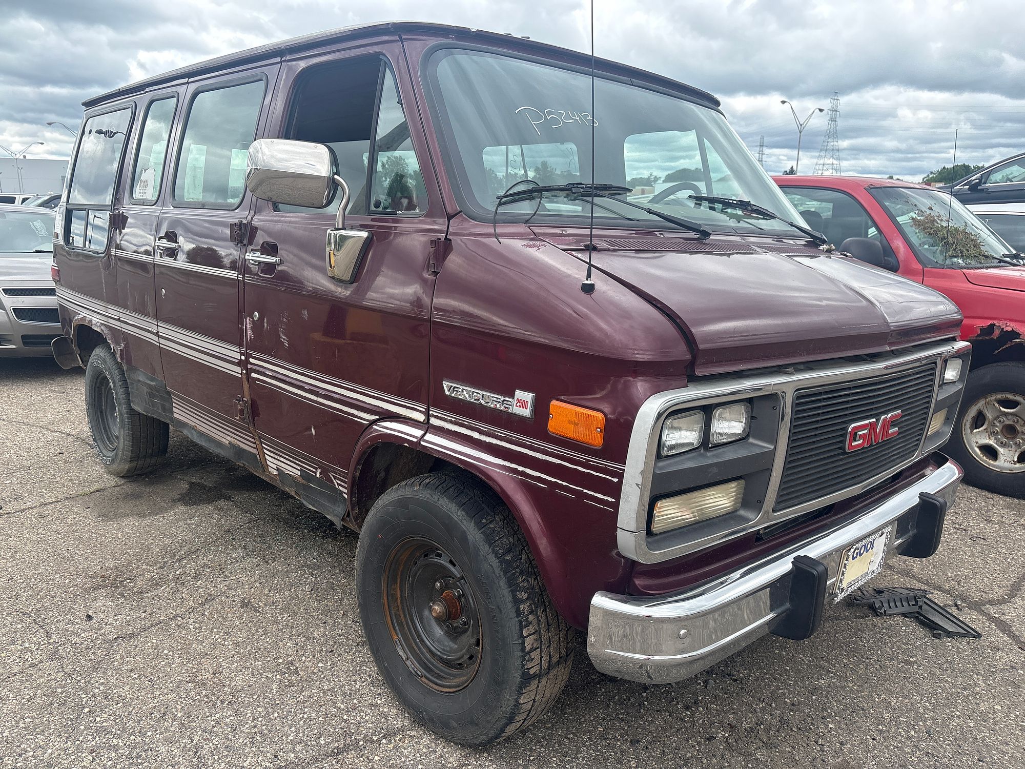 1993 GMC G2500 - Image 2