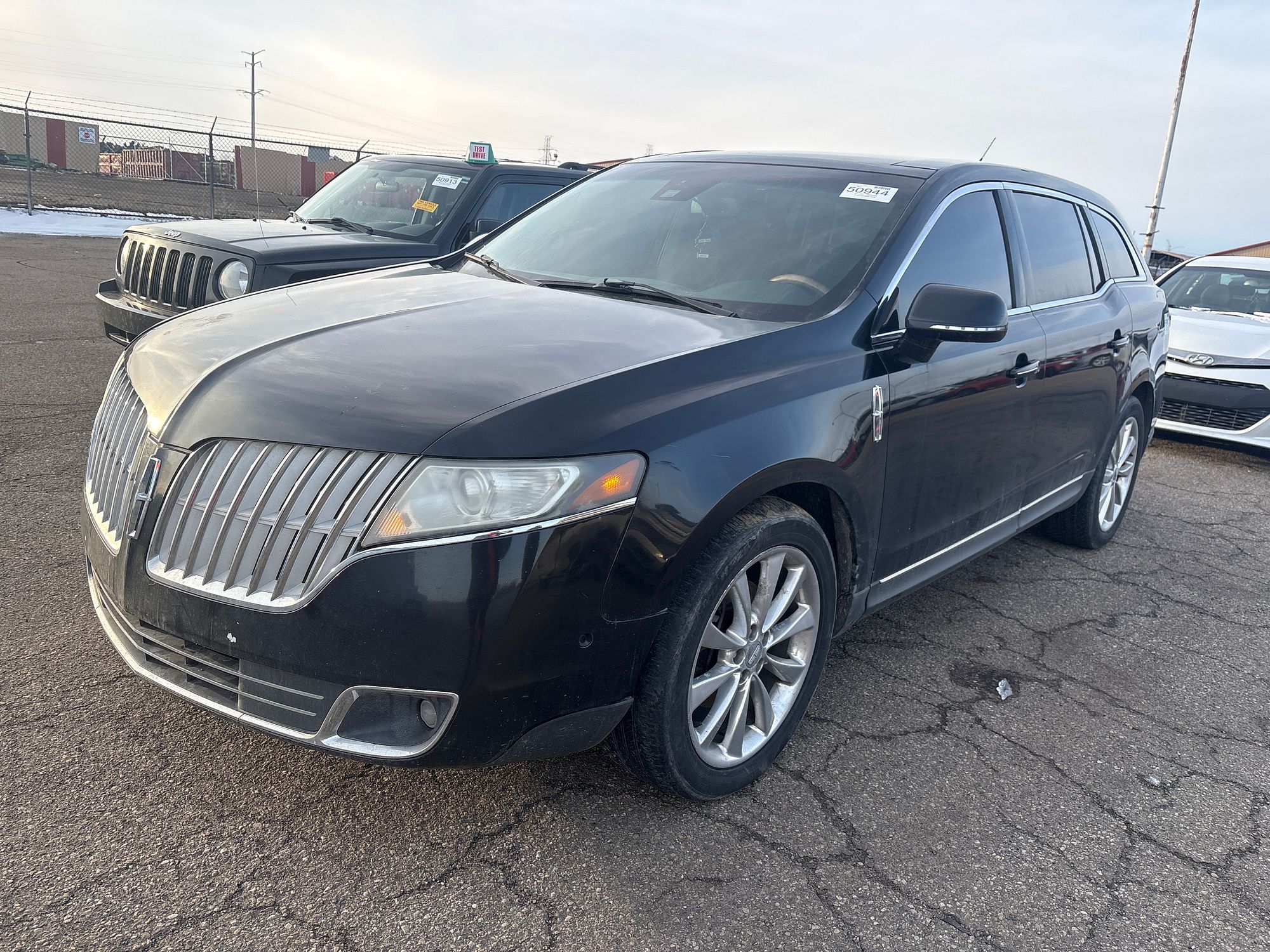 2010 LINCOLN MKT - Image 1