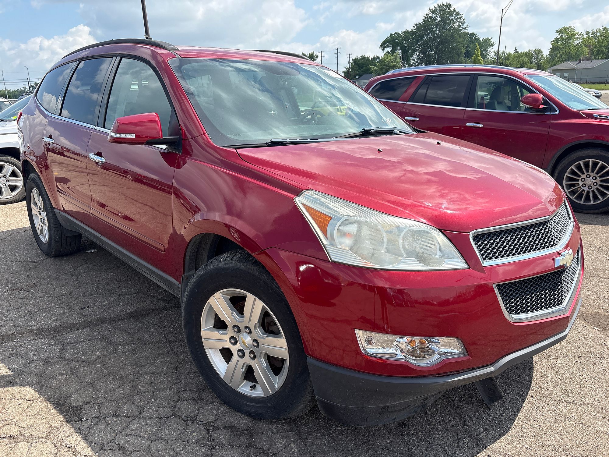 2012 CHEVROLET TRAVERSE - Image 2