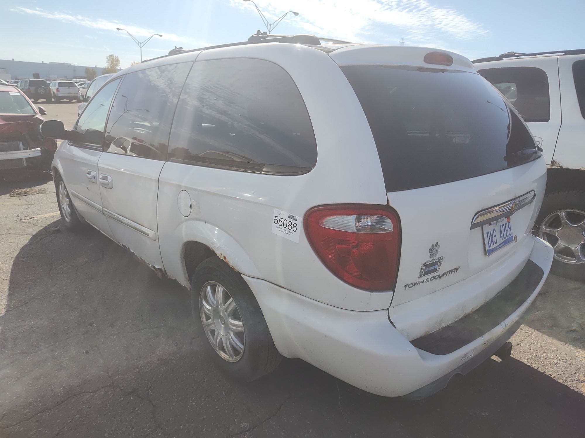 2005 CHRYSLER TOWN COUNTRY - Image 4