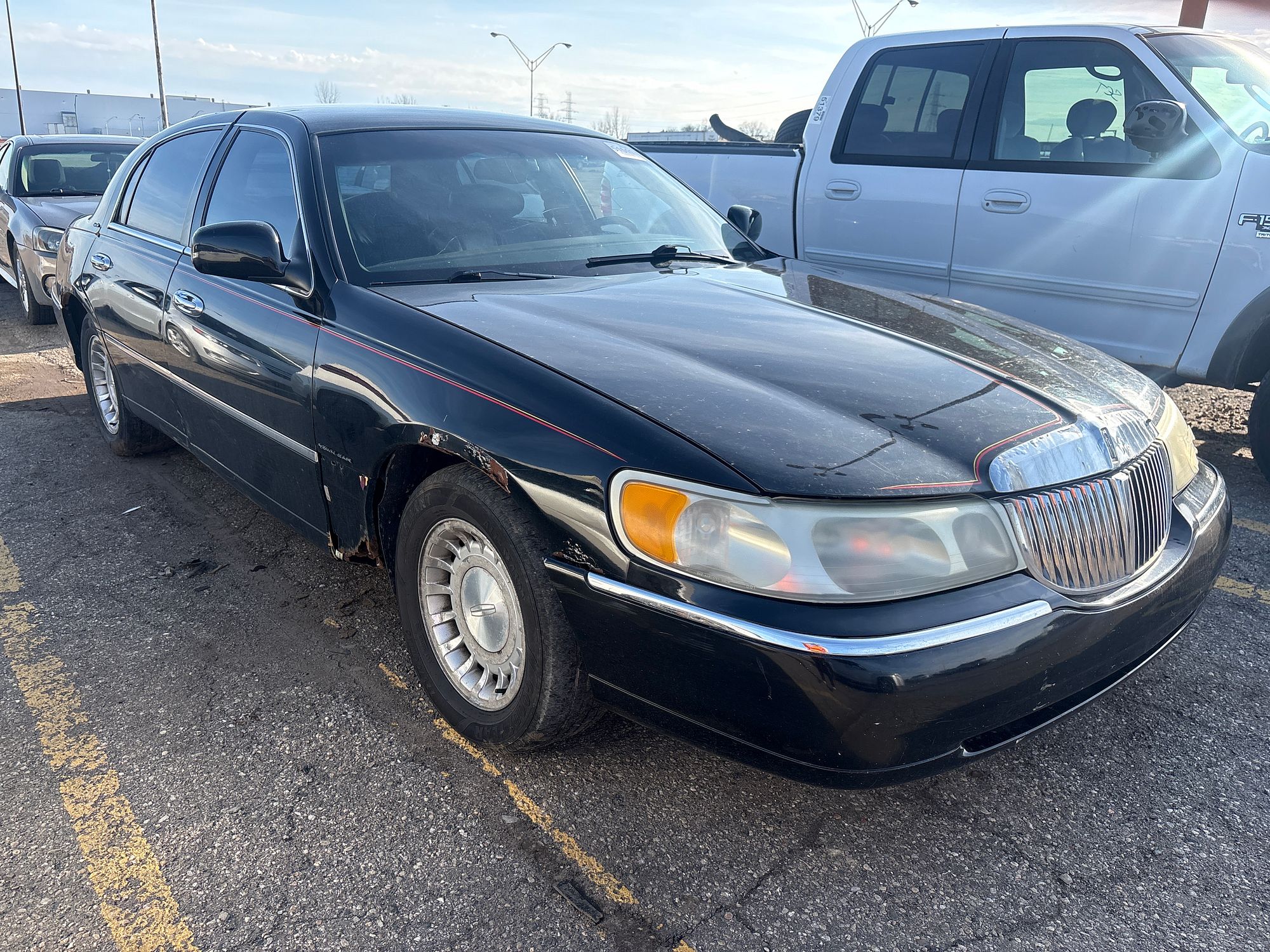 2001 LINCOLN TOWN CAR - Image 2