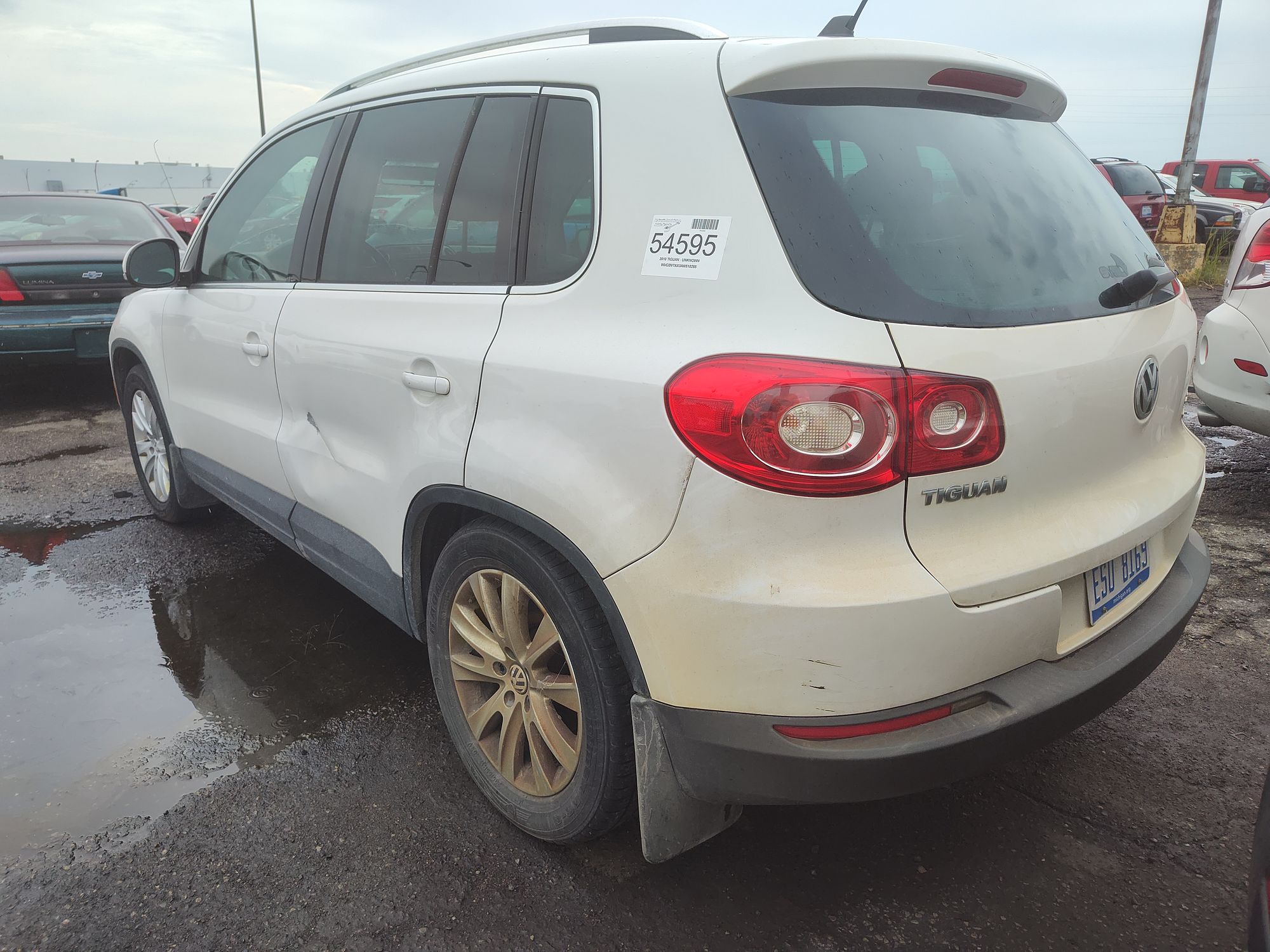 2010 VOLKSWAGEN TIGUAN - Image 4